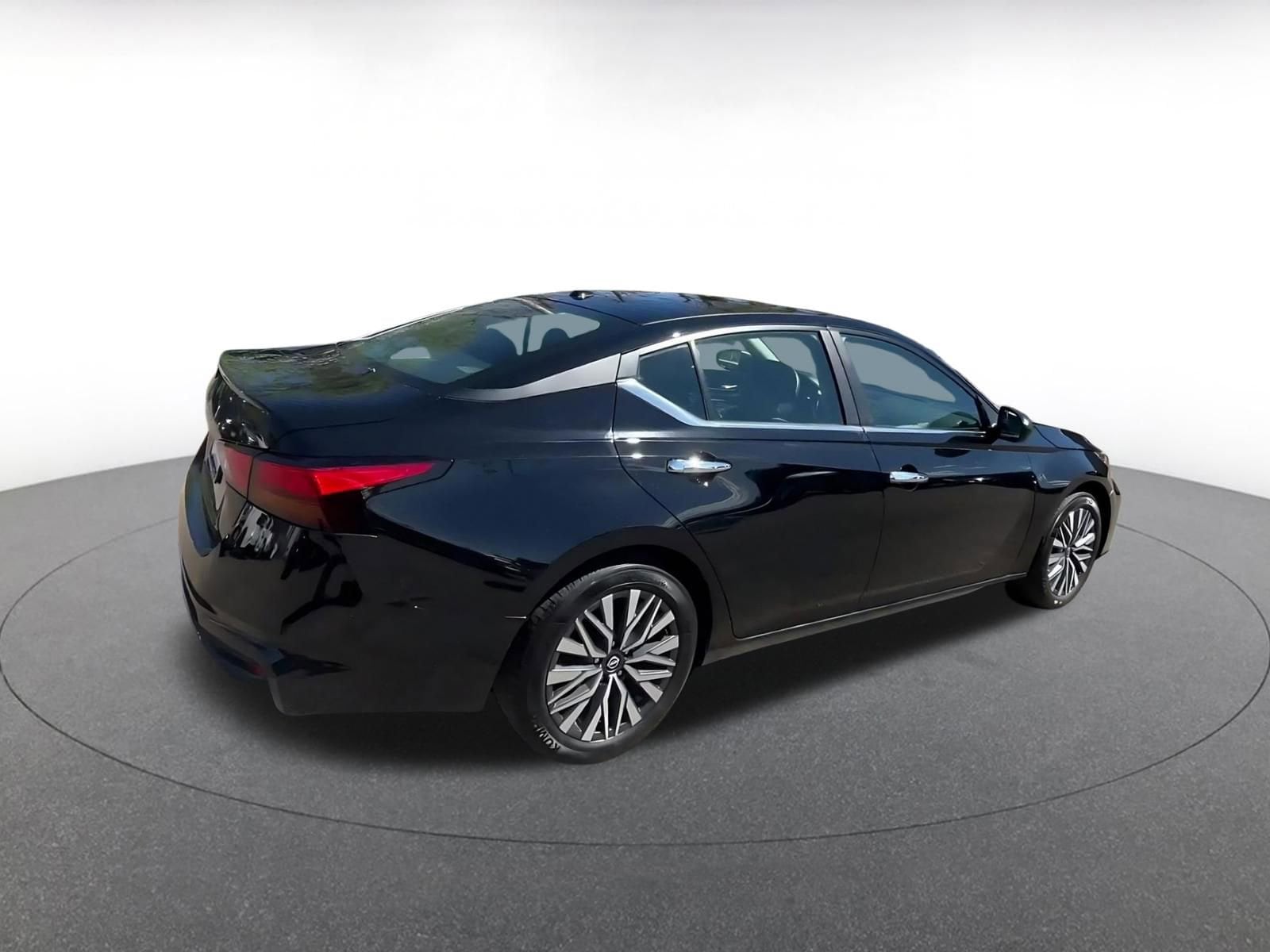 Thumbnail: 2025 Nissan Altima - 12