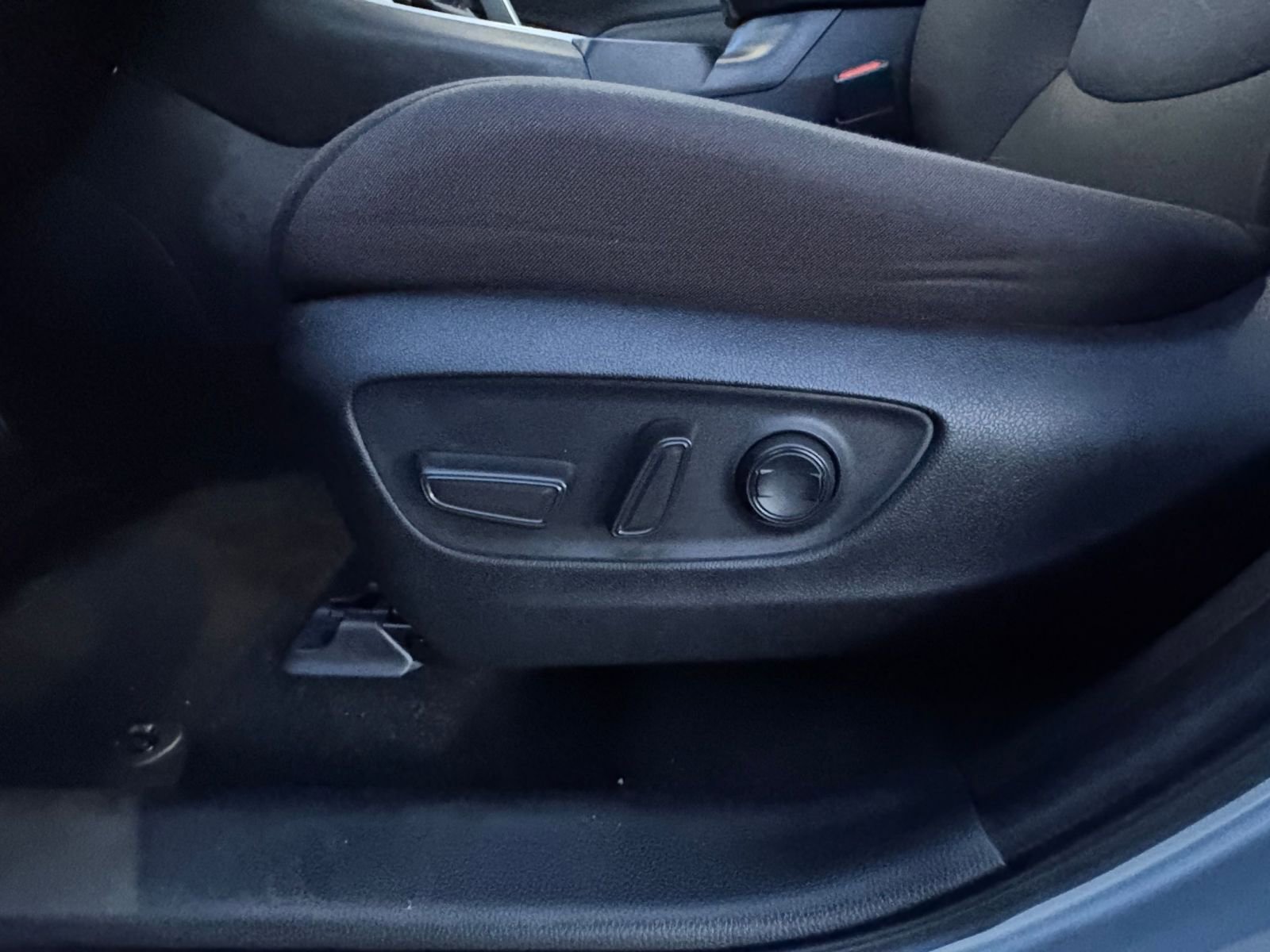 Thumbnail: 2025 Toyota RAV4 - 23