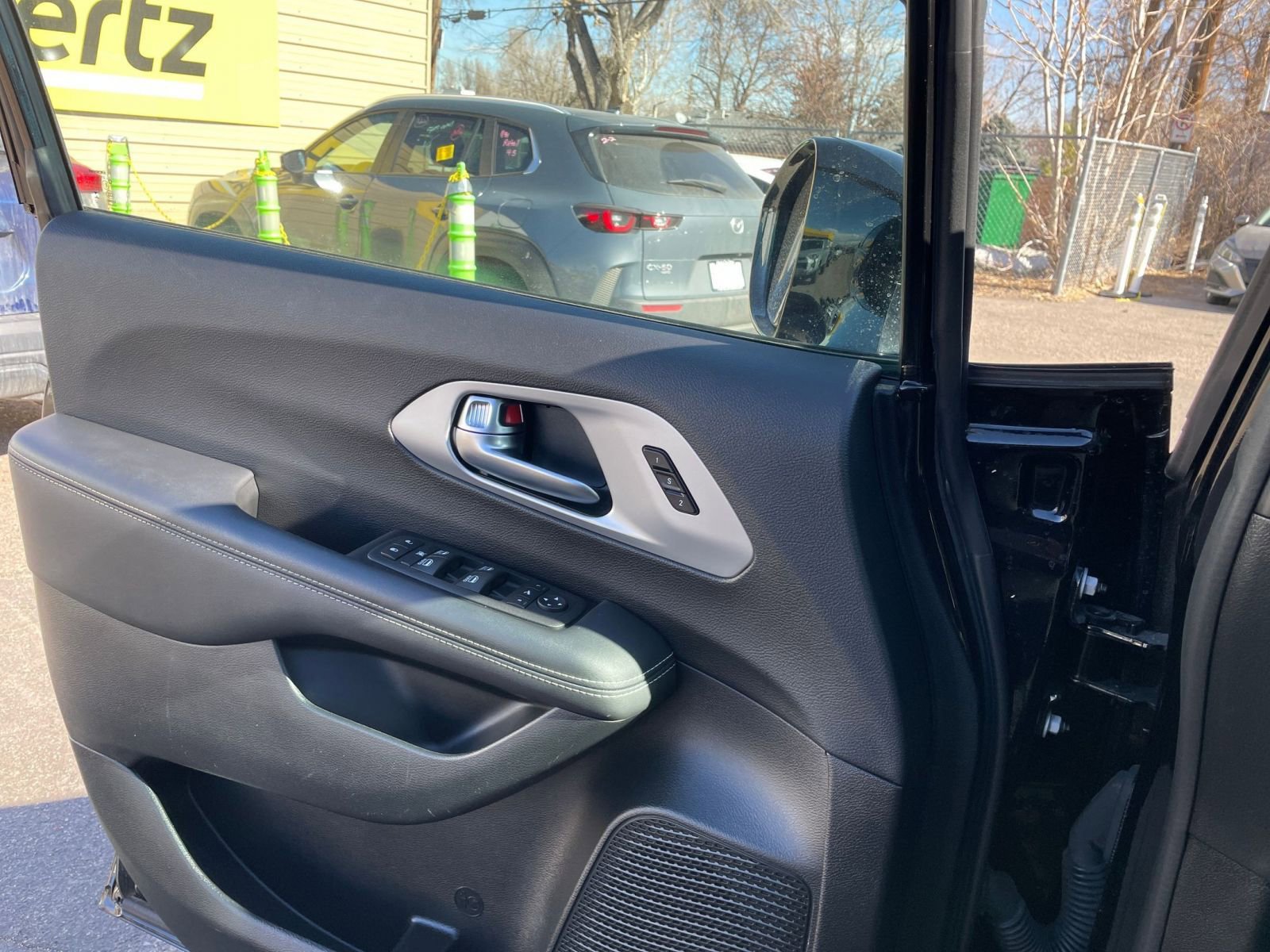 Thumbnail: 2025 Chrysler Pacifica - 18