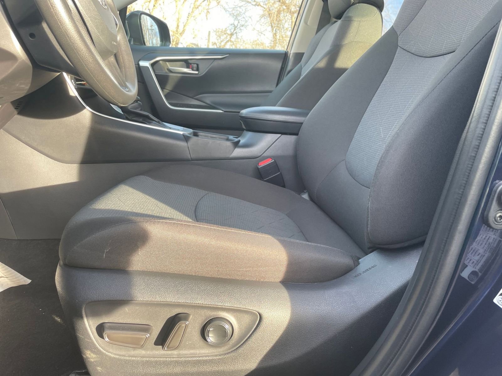 Thumbnail: 2025 Toyota RAV4 - 27