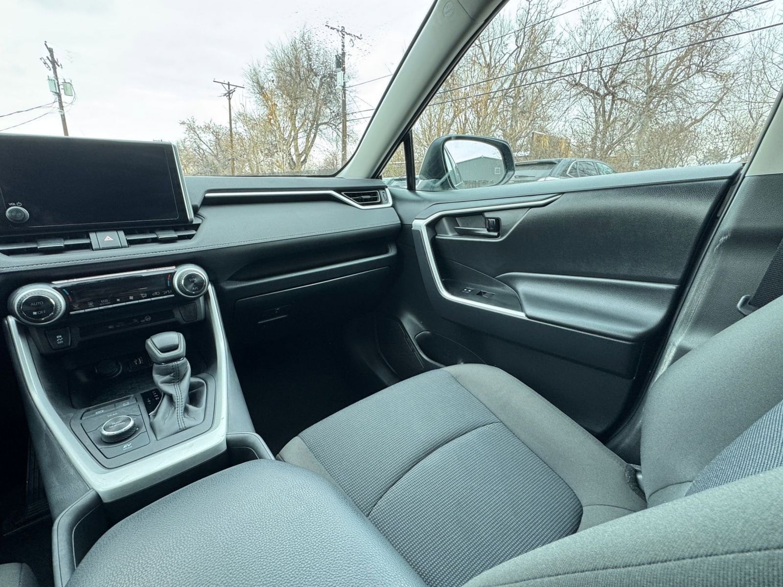 Thumbnail: 2025 Toyota RAV4 - 34