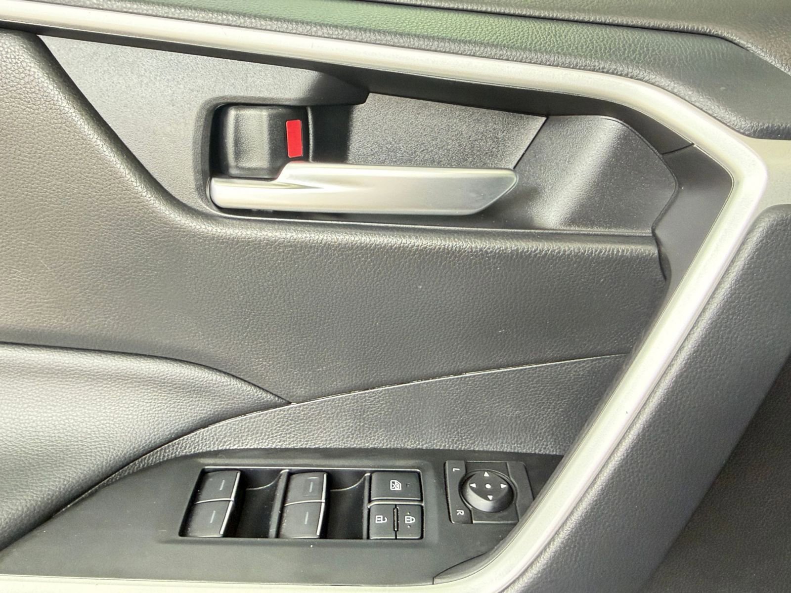 Thumbnail: 2025 Toyota RAV4 - 18