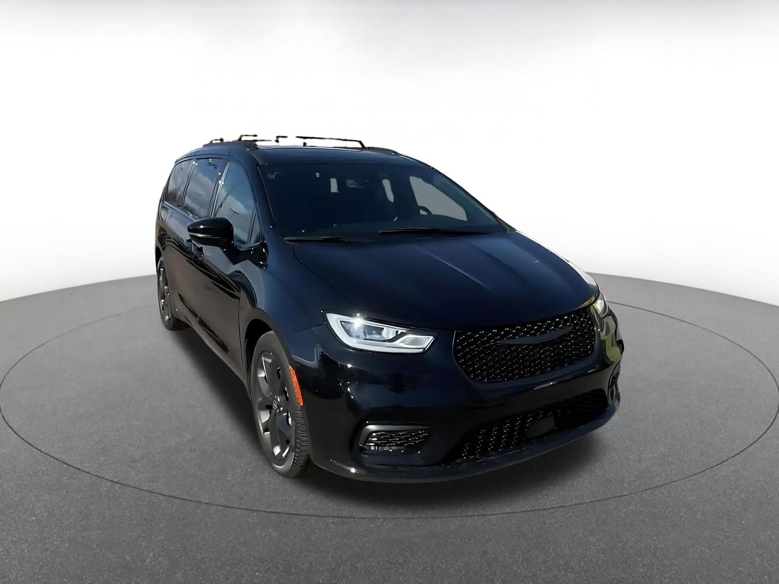 Thumbnail: 2025 Chrysler Pacifica - 3