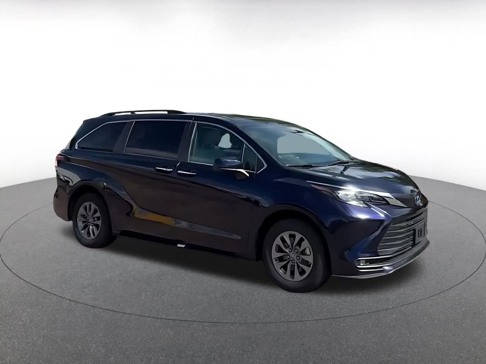 Thumbnail: 2025 Toyota Sienna - 2
