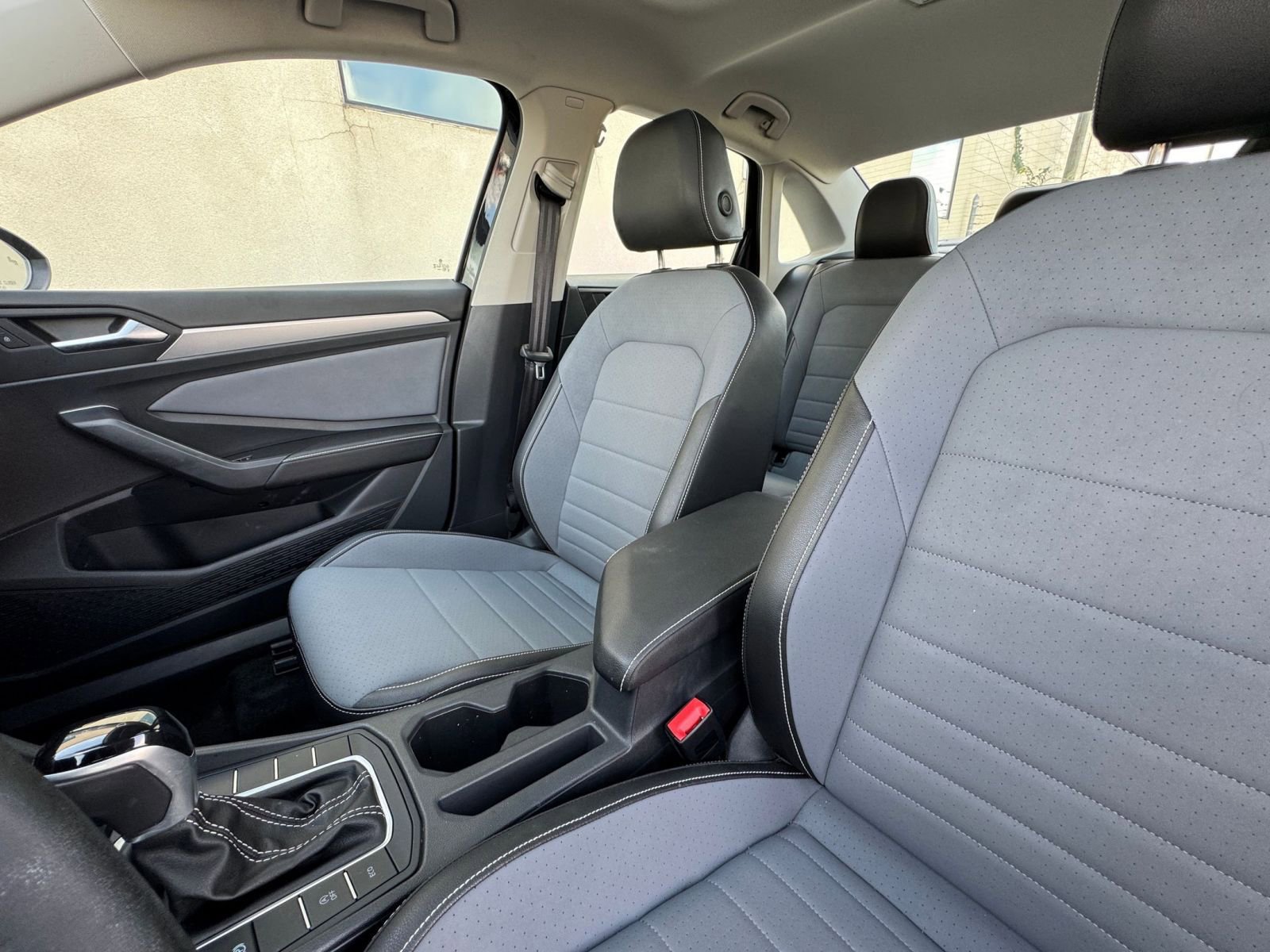 Thumbnail: 2025 Volkswagen Jetta - 35