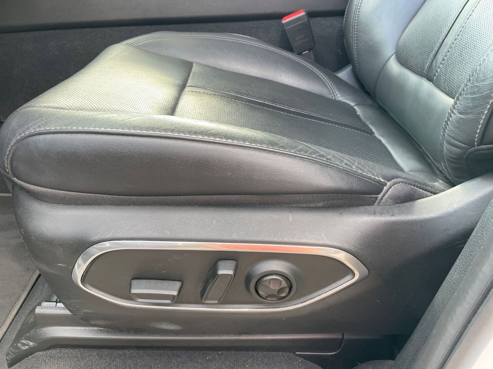 Thumbnail: 2023 Jeep Wagoneer - 23