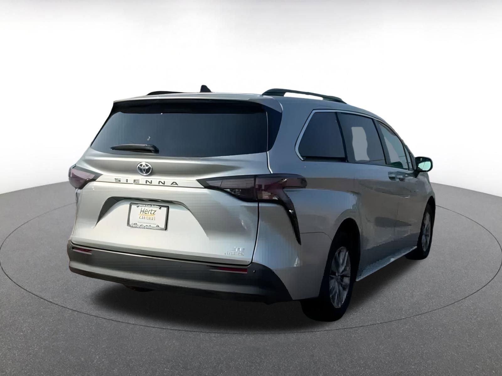 Thumbnail: 2024 Toyota Sienna - 12