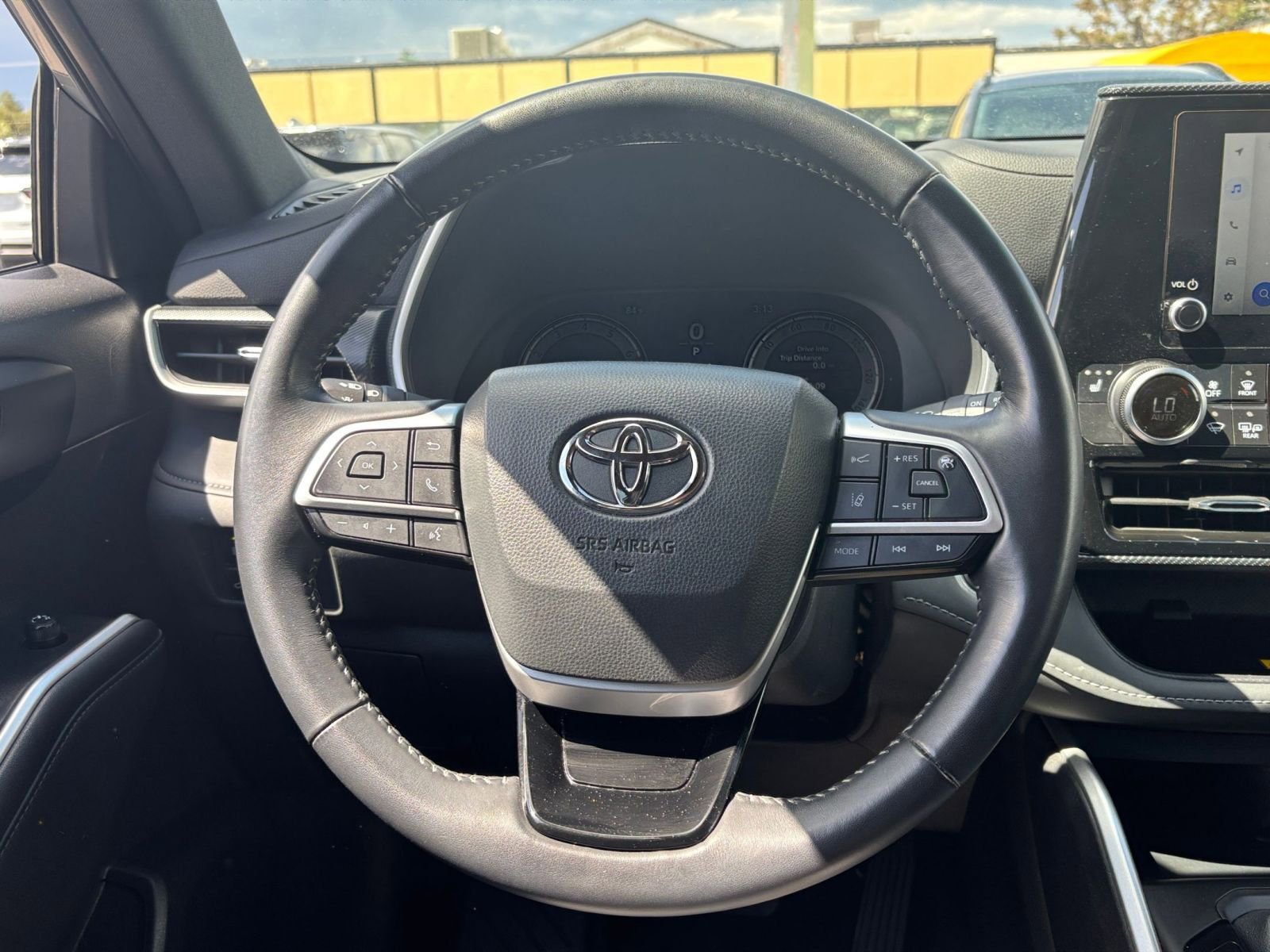 Thumbnail: 2025 Toyota Highlander - 25
