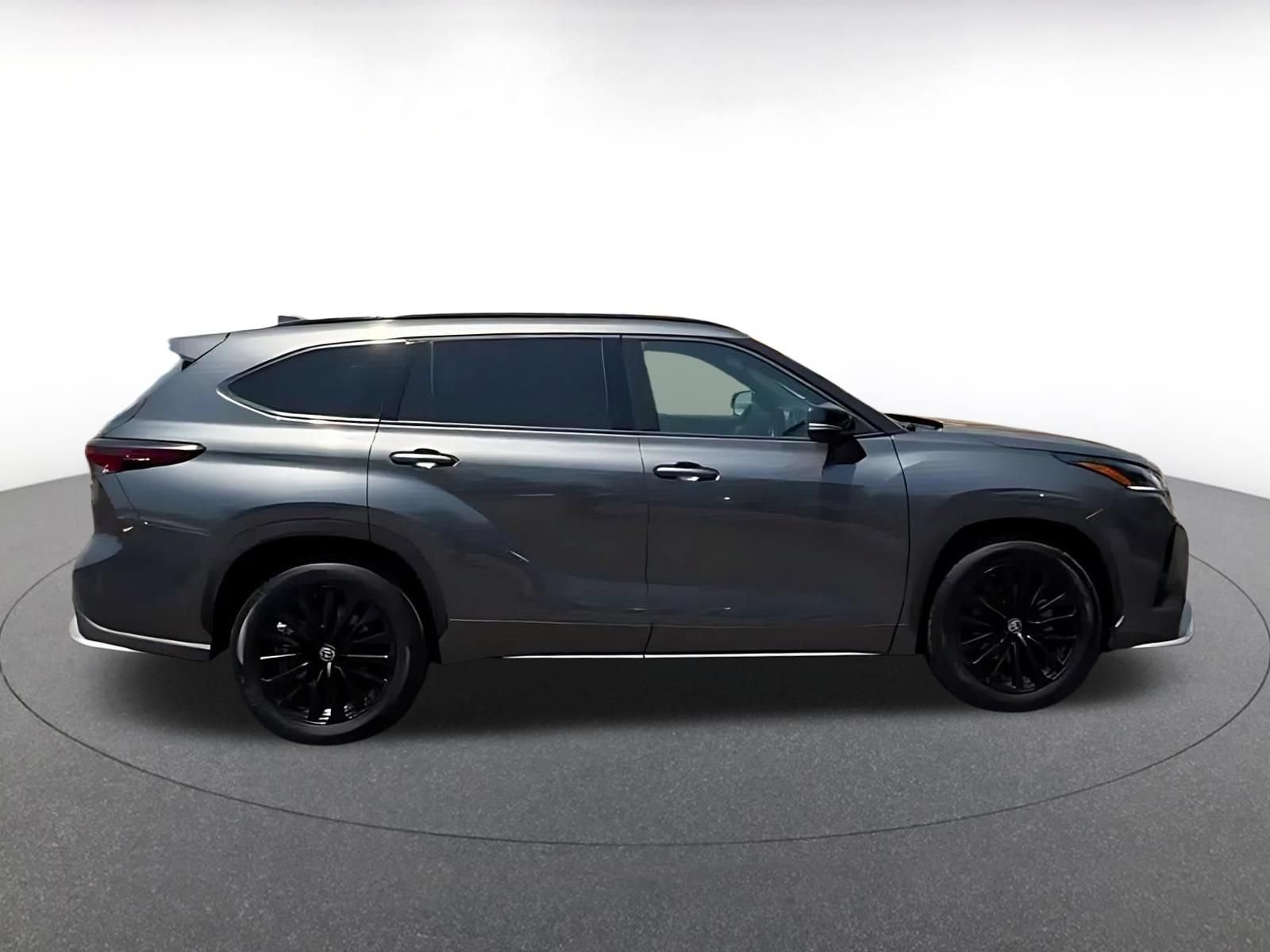 Thumbnail: 2025 Toyota Highlander - 16