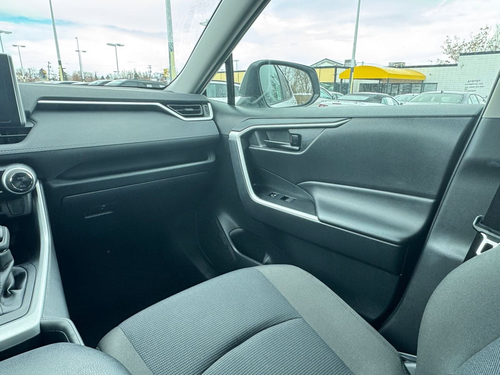 Thumbnail: 2025 Toyota RAV4 - 34