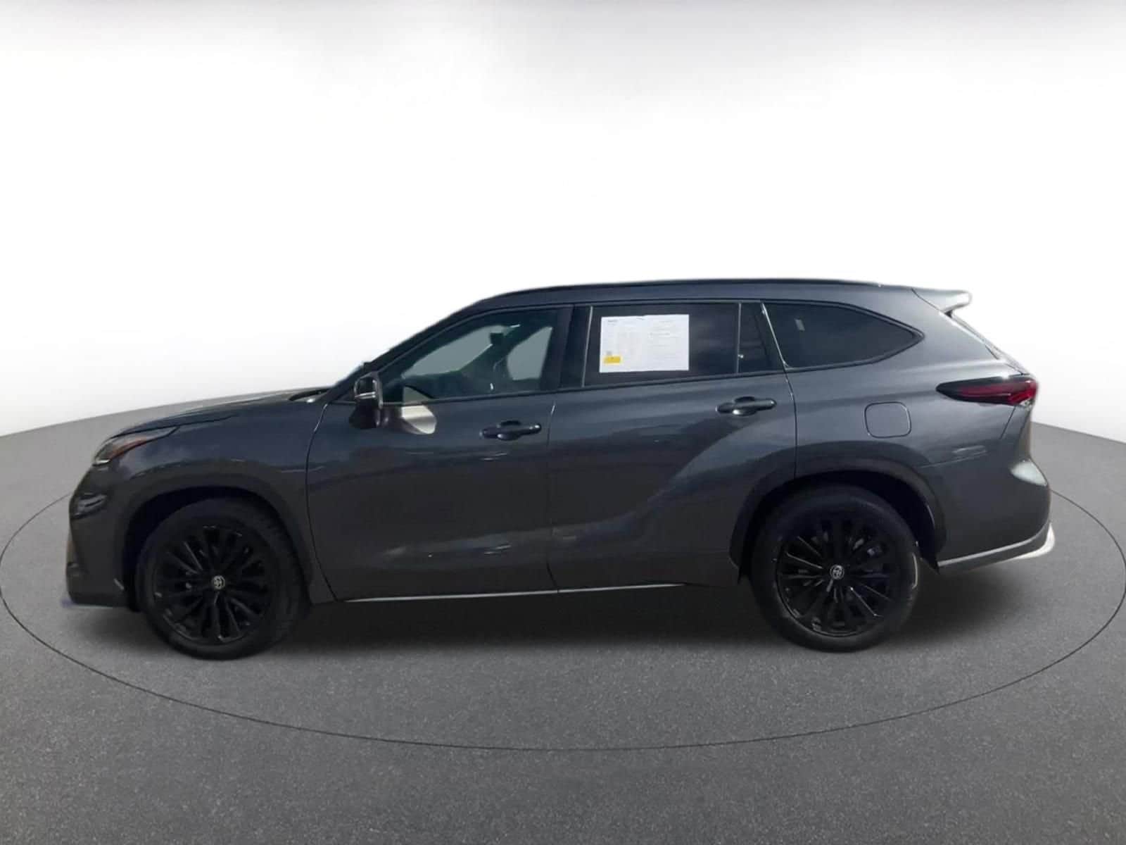Thumbnail: 2025 Toyota Highlander - 8