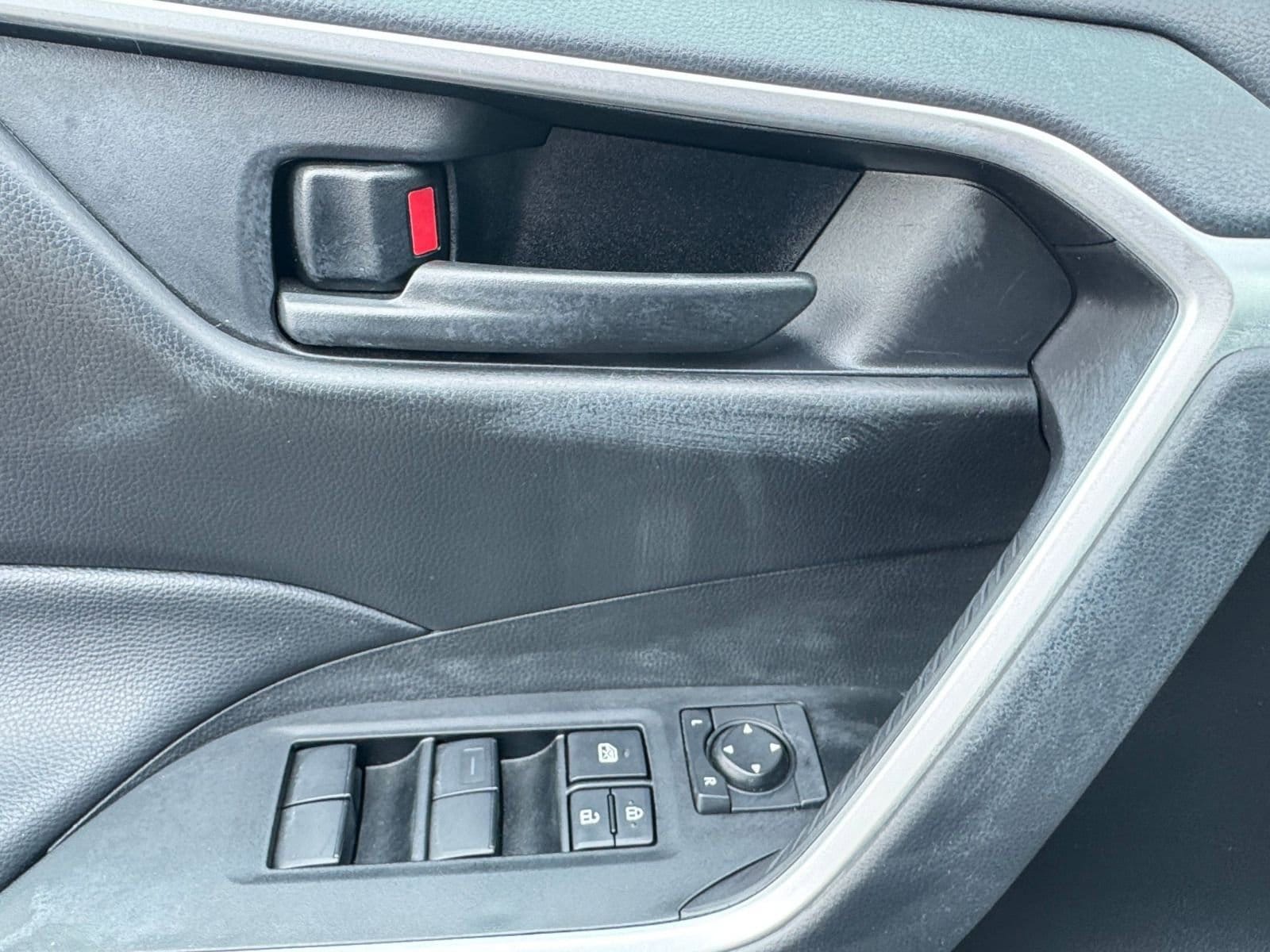 Thumbnail: 2025 Toyota RAV4 - 20