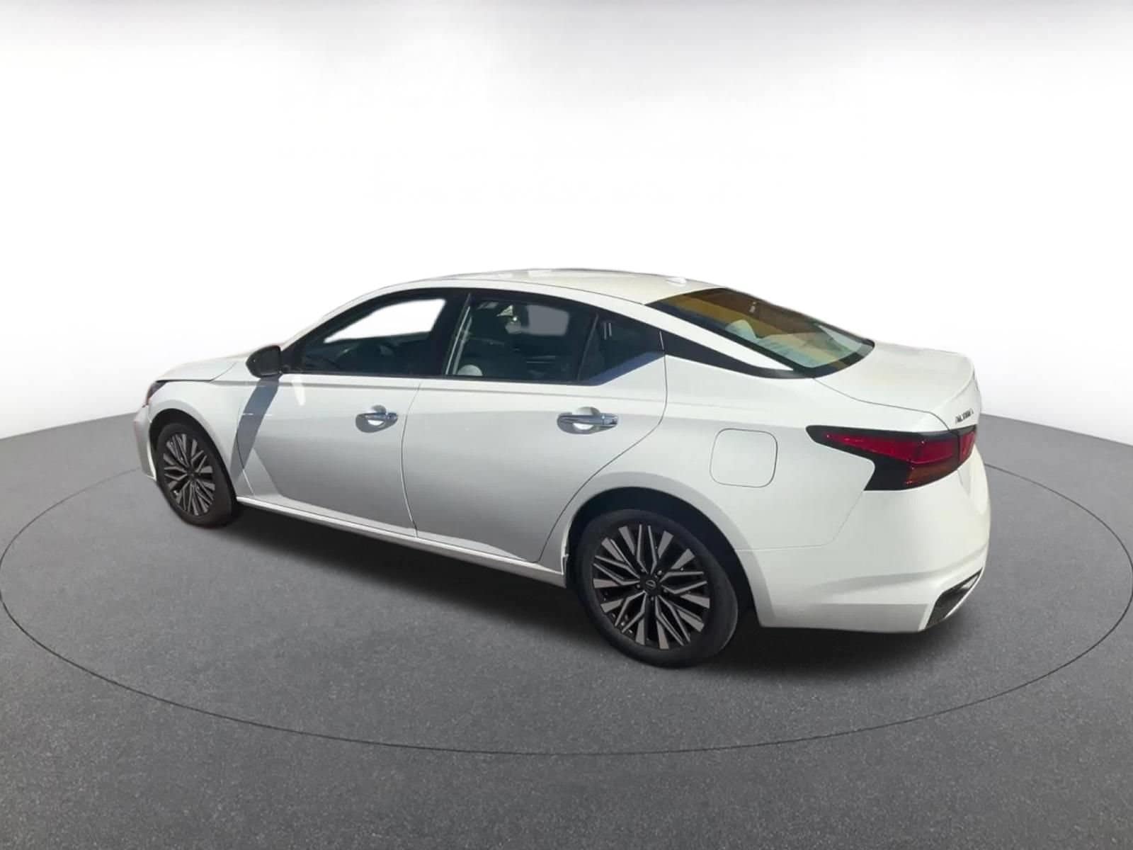 Thumbnail: 2025 Nissan Altima - 10