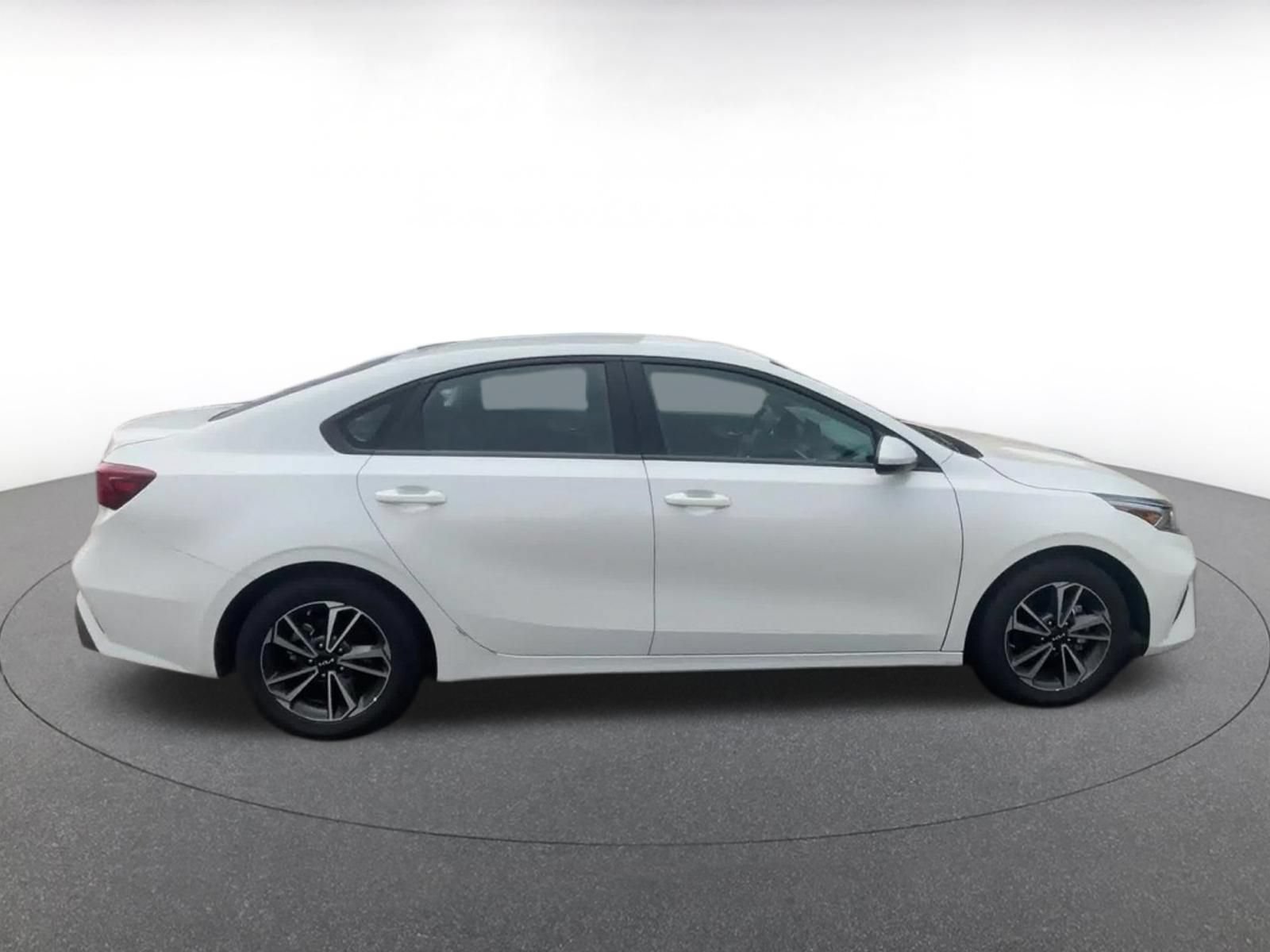 Thumbnail: 2024 Kia Forte - 16