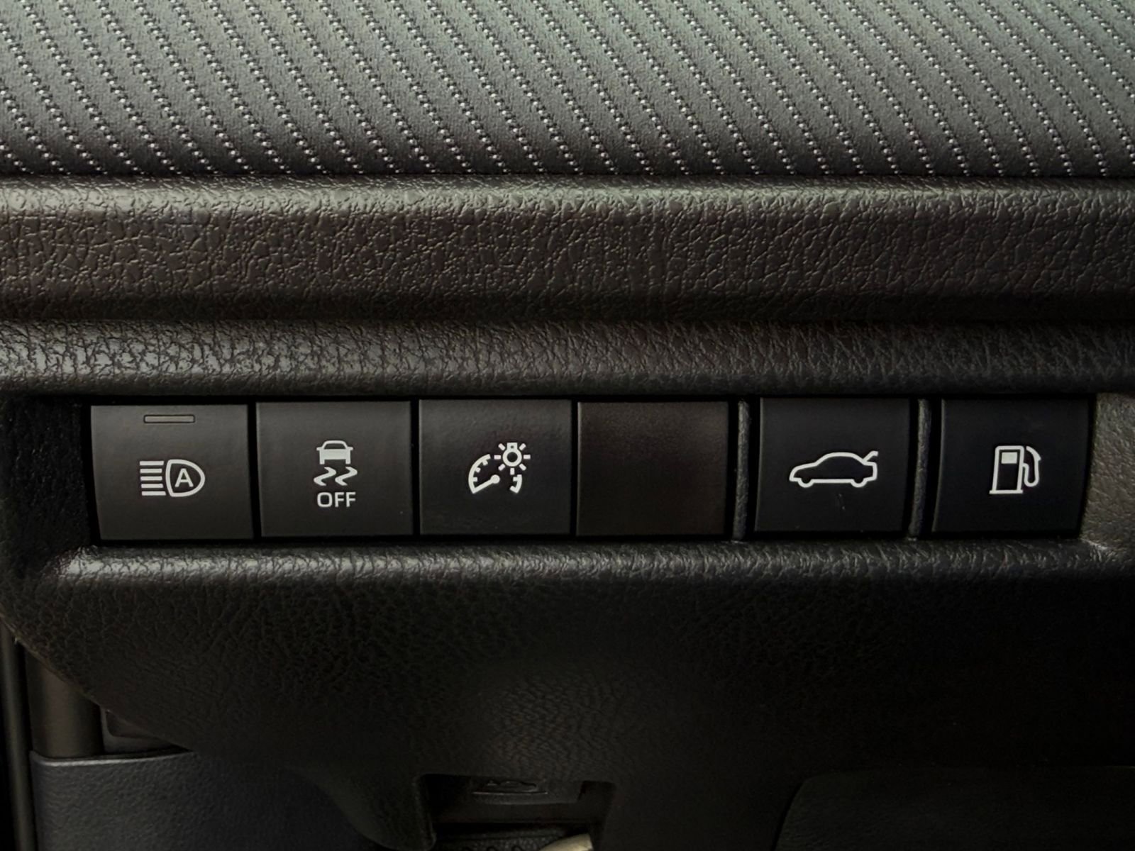 Thumbnail: 2025 Toyota Camry - 33