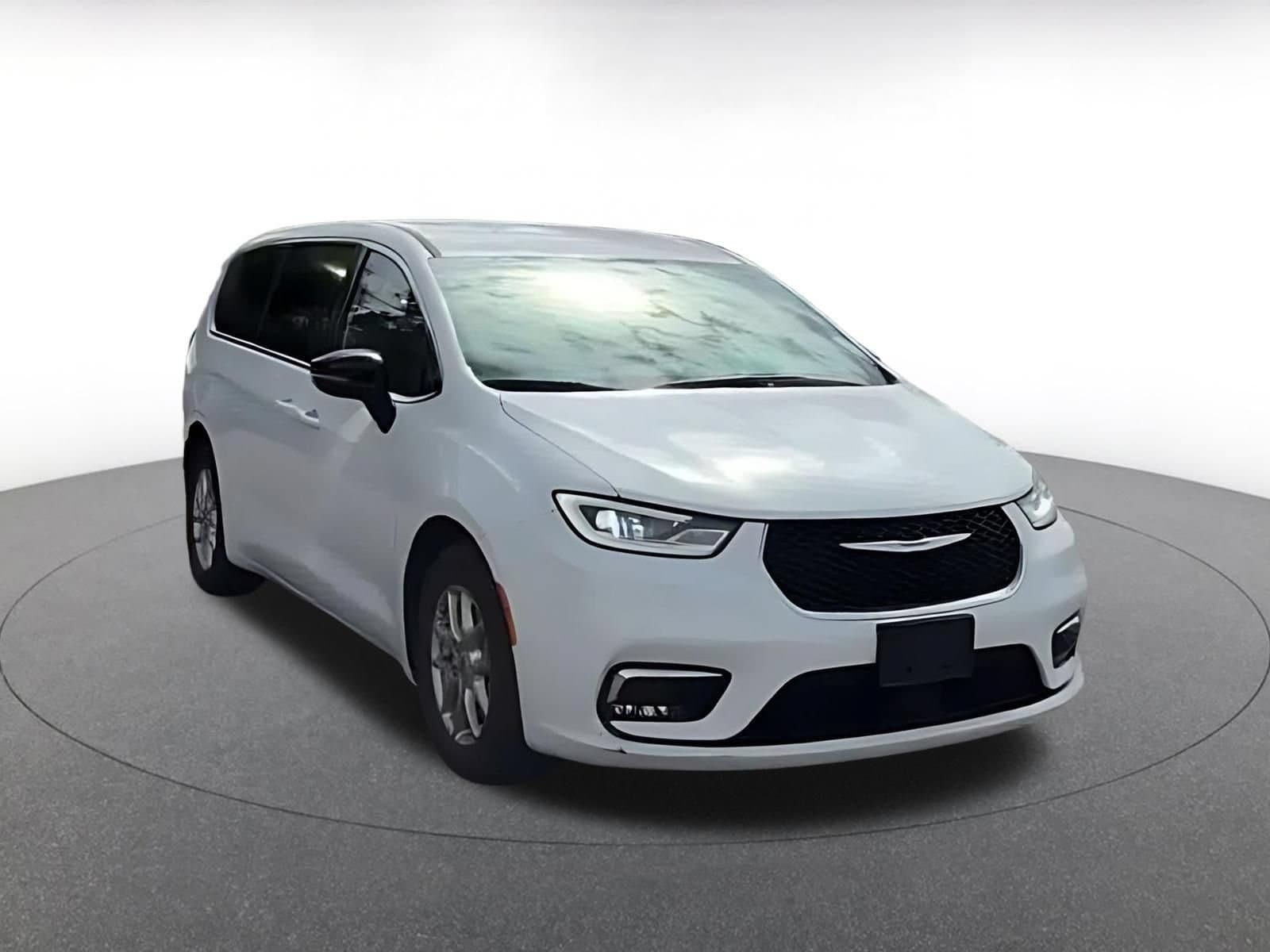 Thumbnail: 2025 Chrysler Pacifica - 3