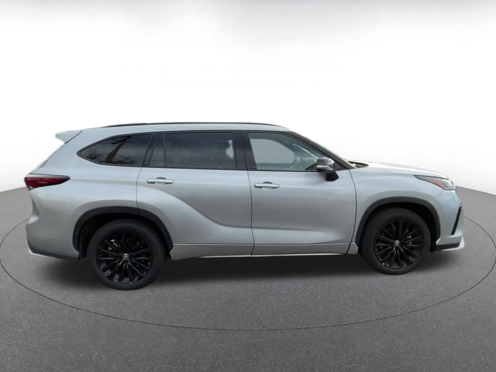 Thumbnail: 2025 Toyota Highlander - 16