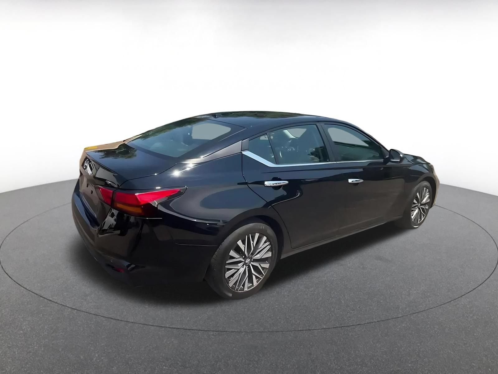 Thumbnail: 2025 Nissan Altima - 14