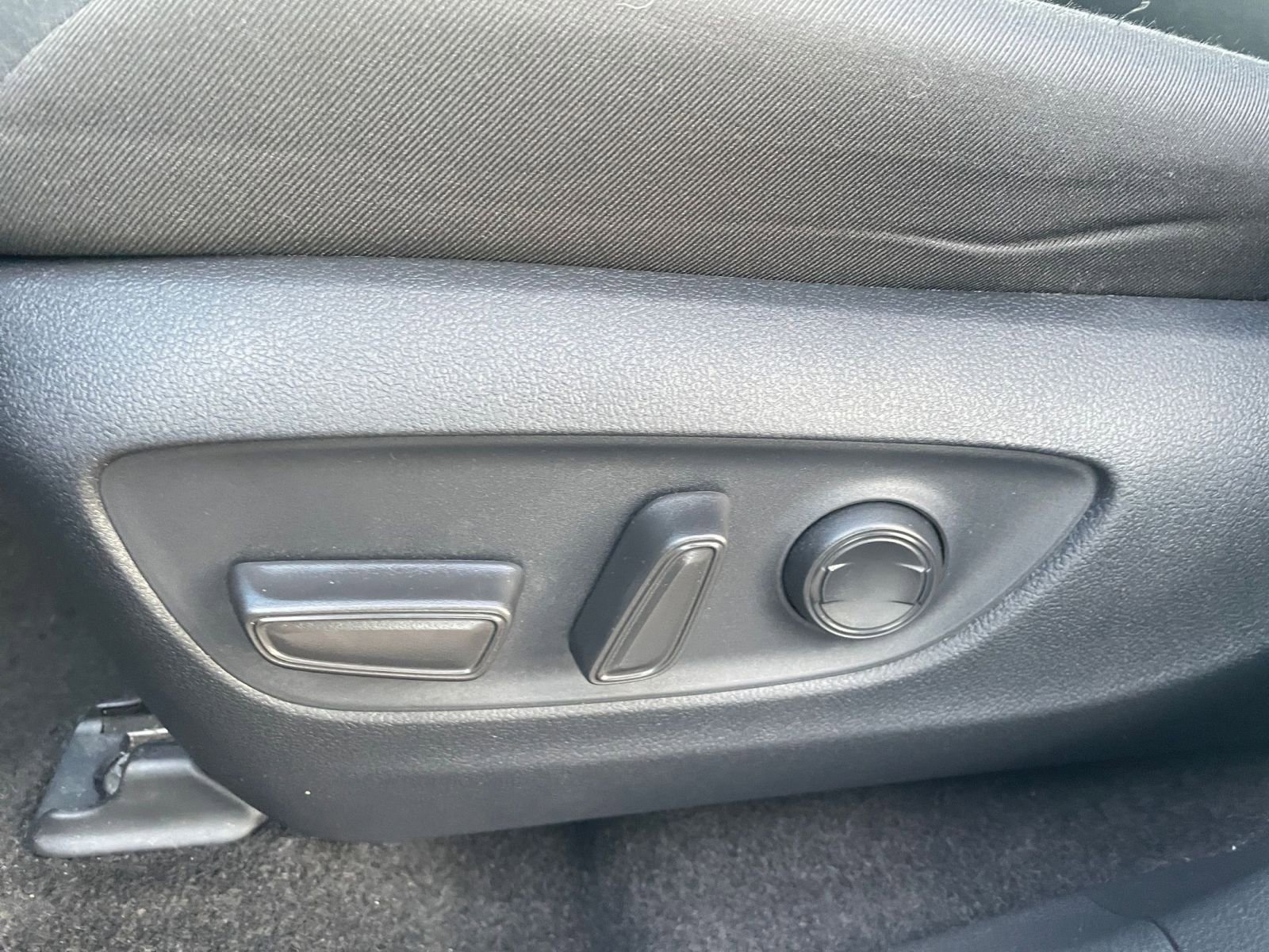 Thumbnail: 2025 Toyota RAV4 - 23