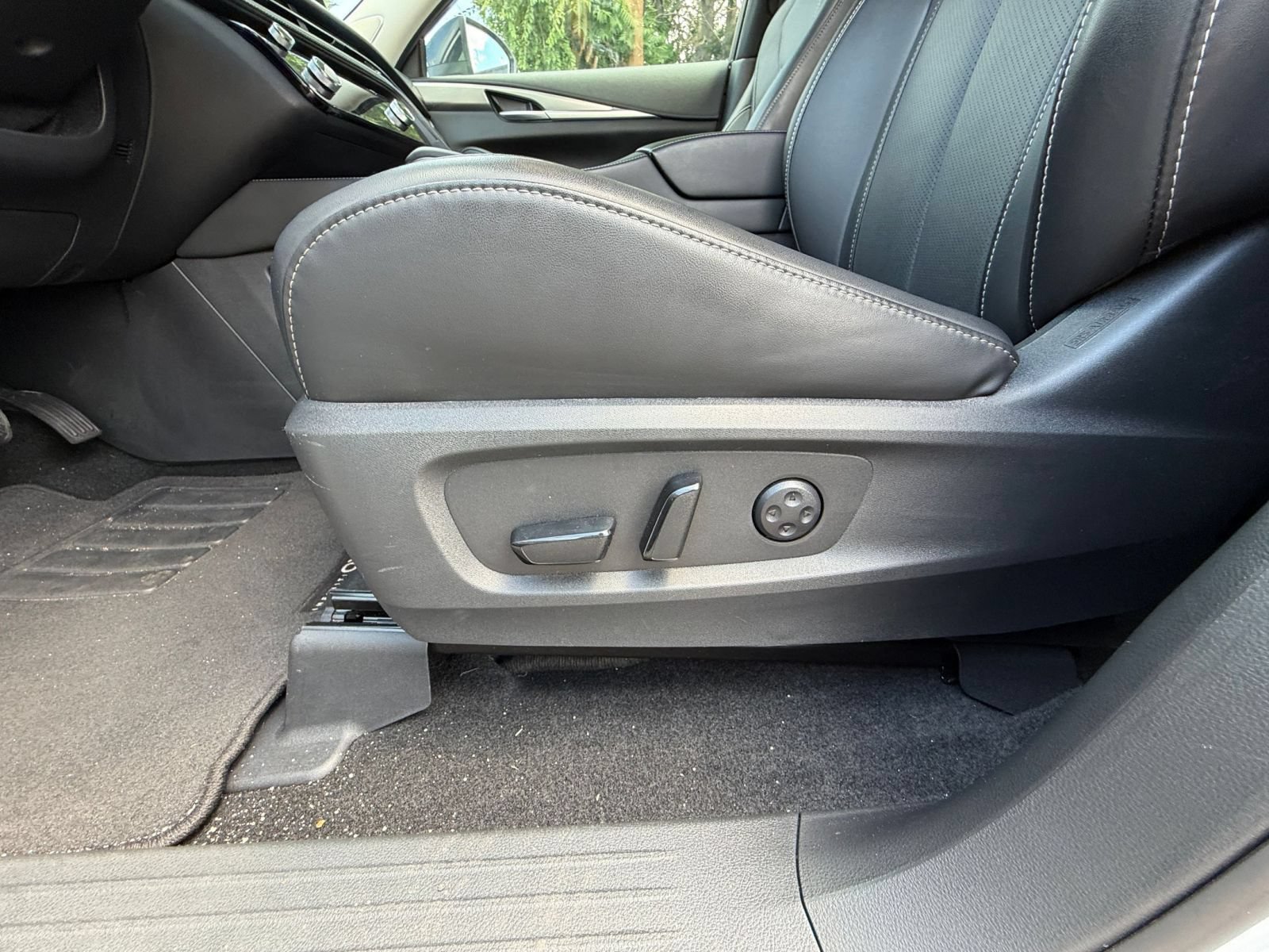 Thumbnail: 2026 INFINITI QX60 - 23
