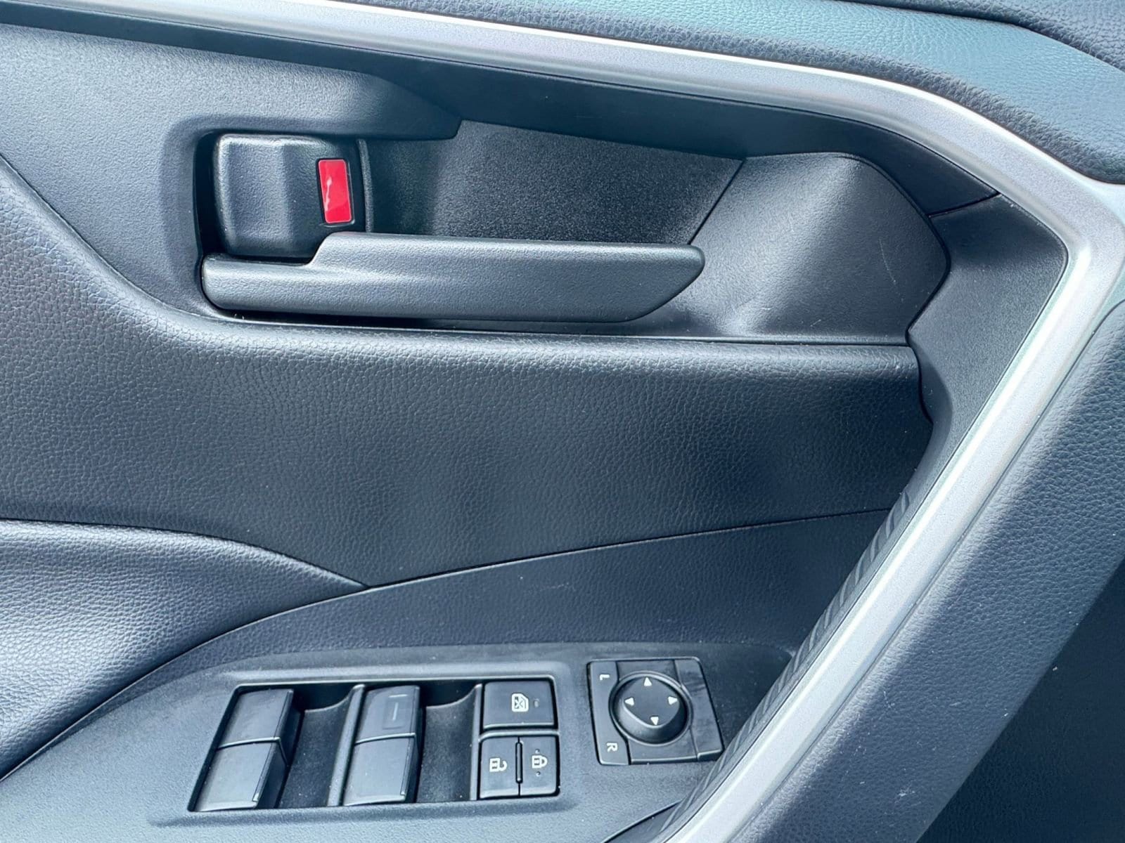 Thumbnail: 2025 Toyota RAV4 - 20