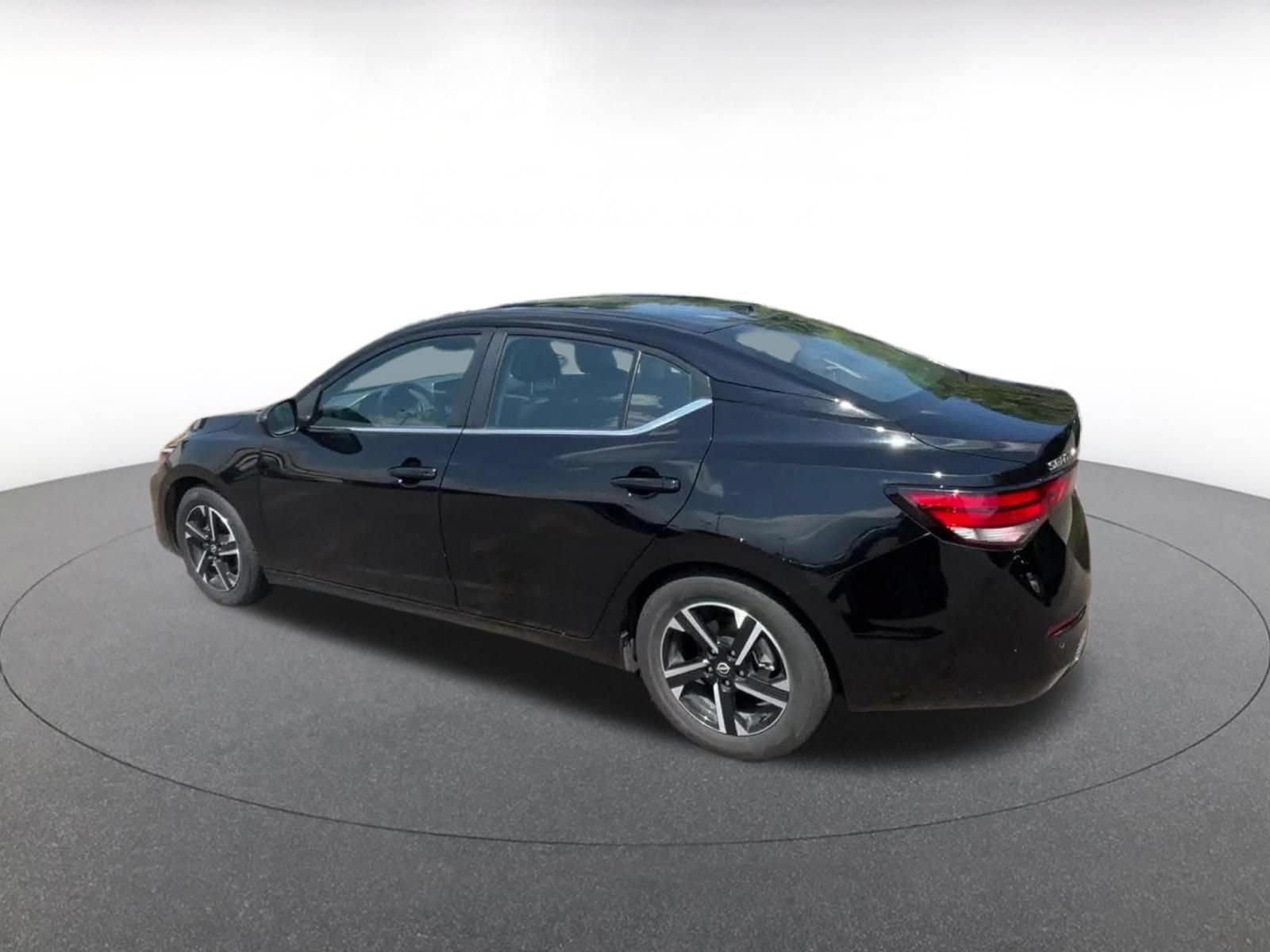 Thumbnail: 2025 Nissan Sentra - 10