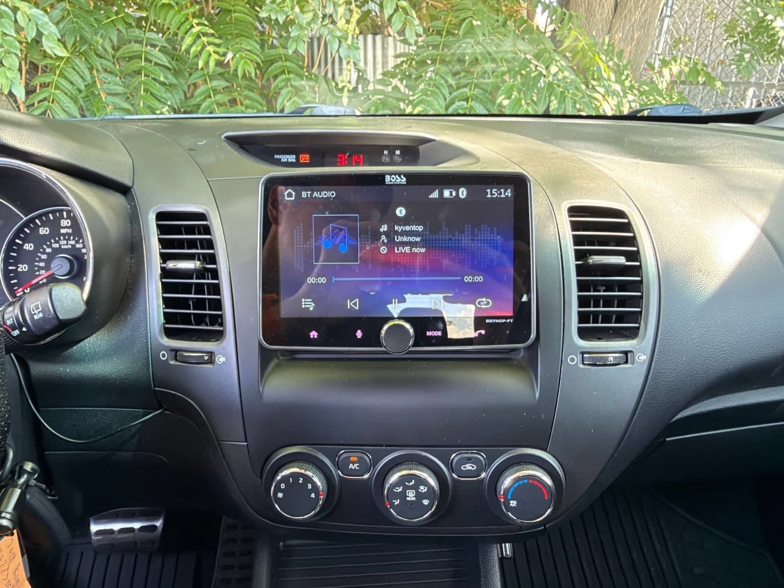 Thumbnail: 2018 Kia Forte - 16
