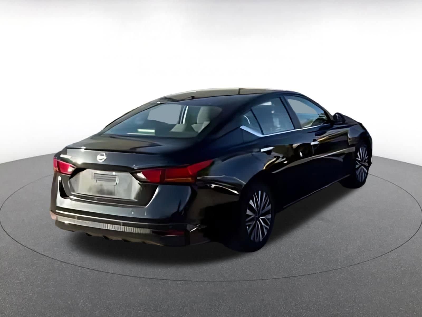 Thumbnail: 2025 Nissan Altima - 8