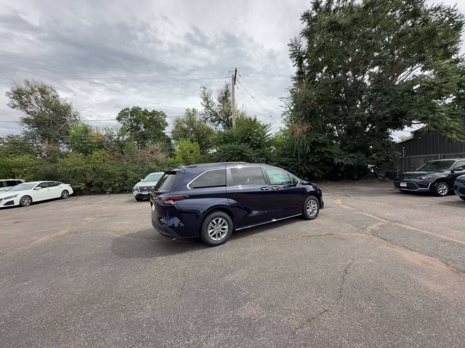 Thumbnail: 2025 Toyota Sienna - 13