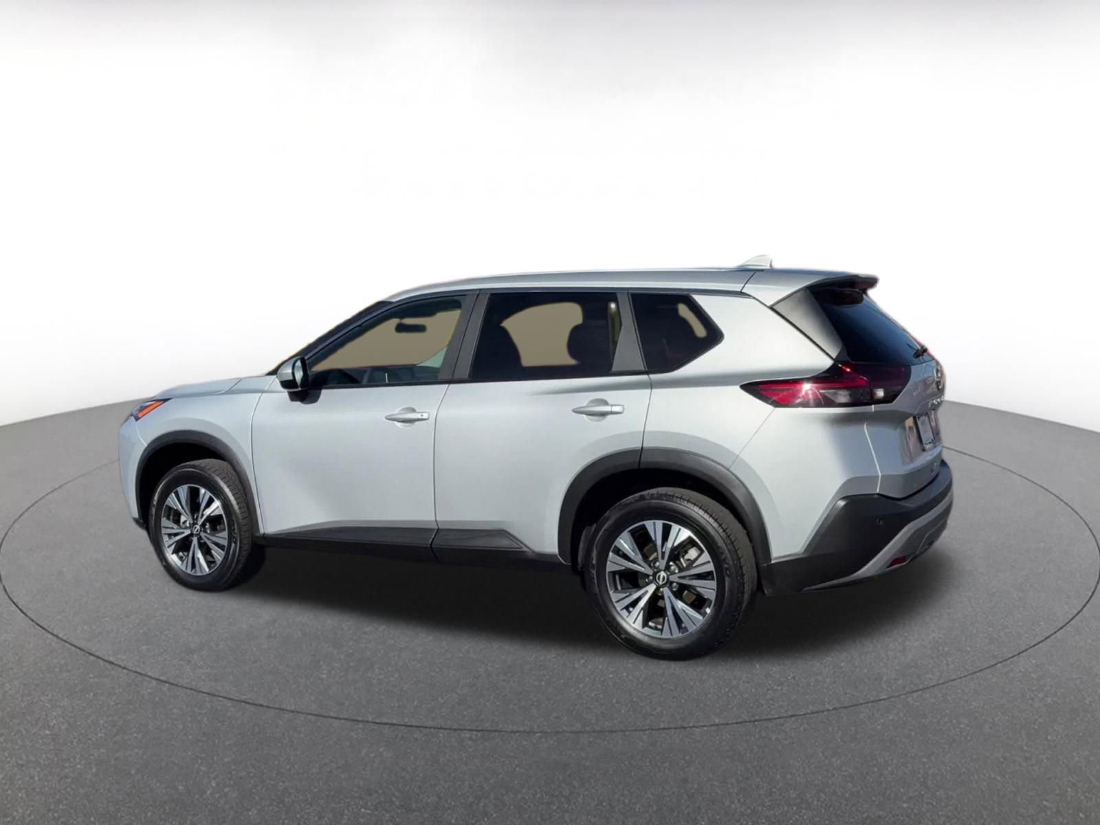 Thumbnail: 2023 Nissan Rogue - 10