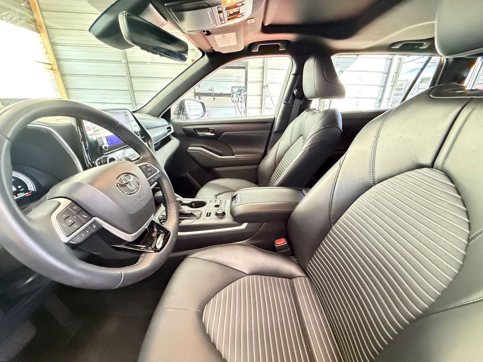 Thumbnail: 2025 Toyota Highlander - 28