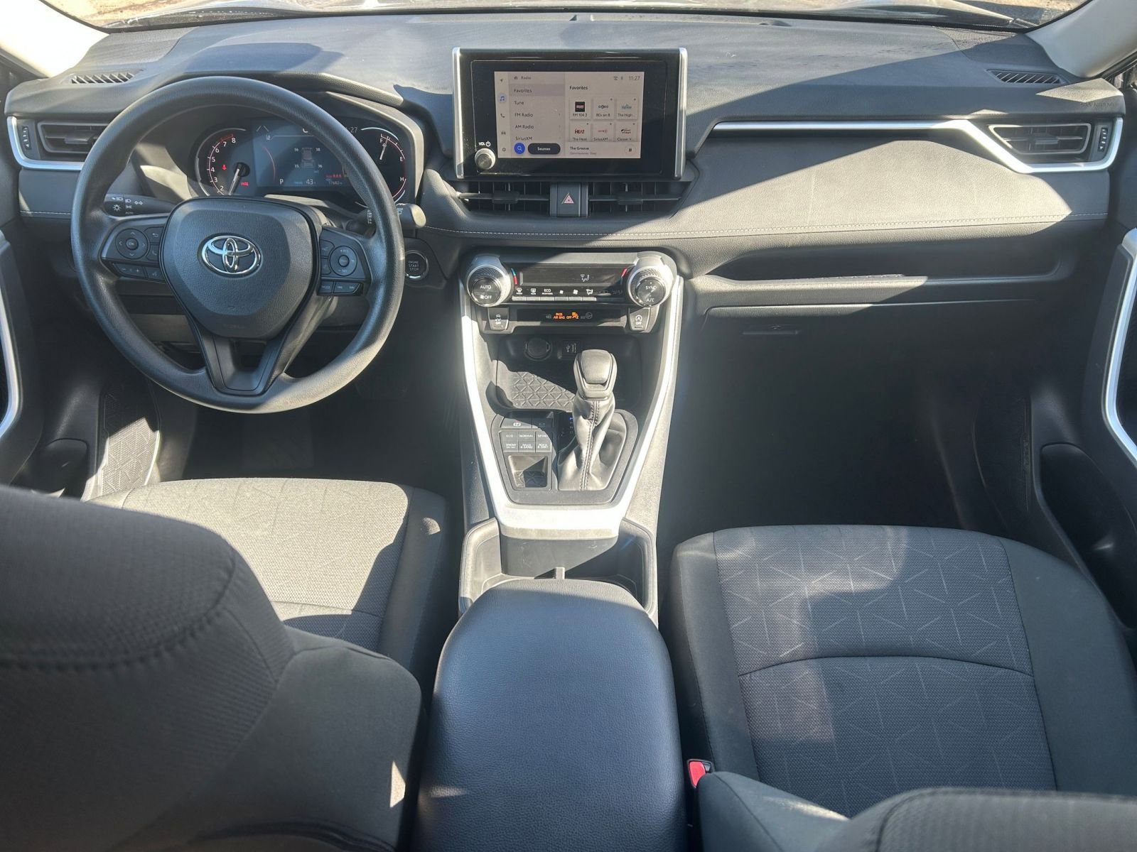 Thumbnail: 2025 Toyota RAV4 - 35