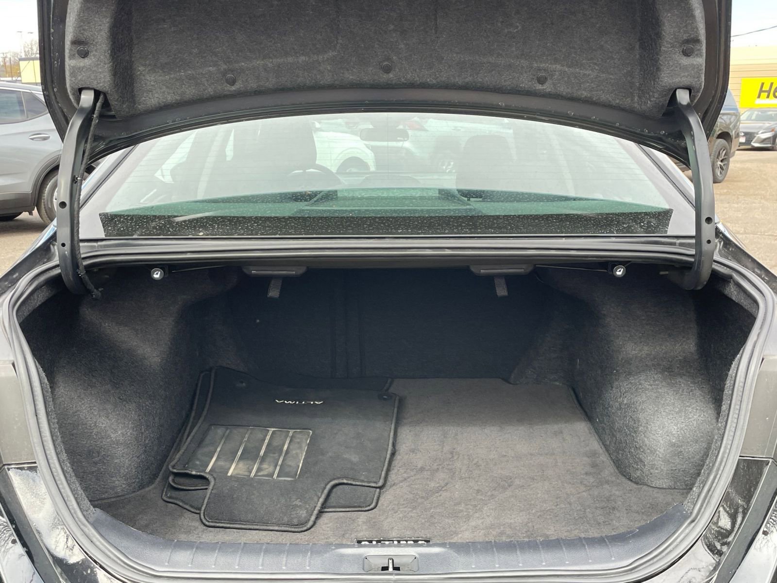 Thumbnail: 2025 Nissan Altima - 32