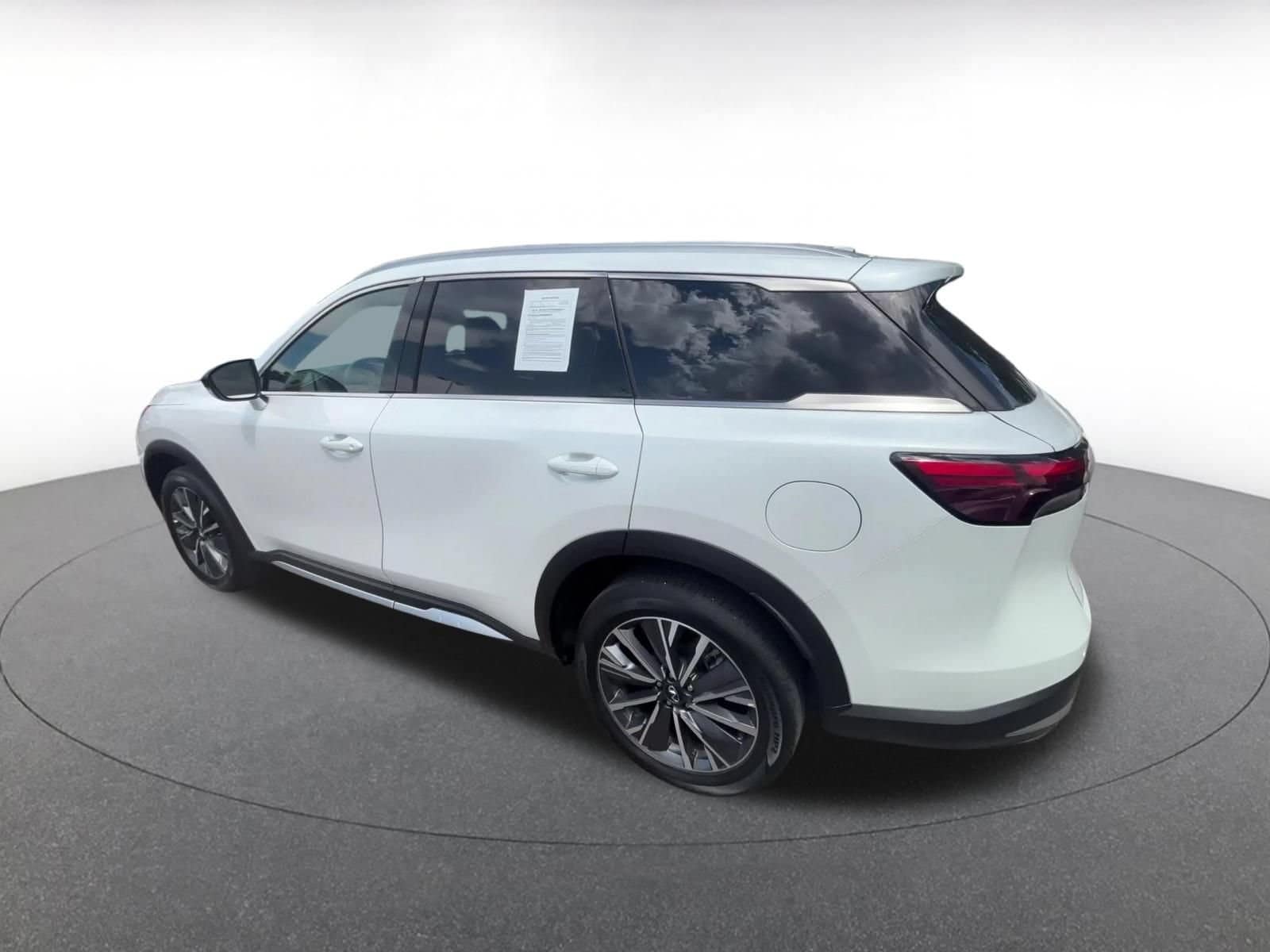 Thumbnail: 2026 INFINITI QX60 - 10