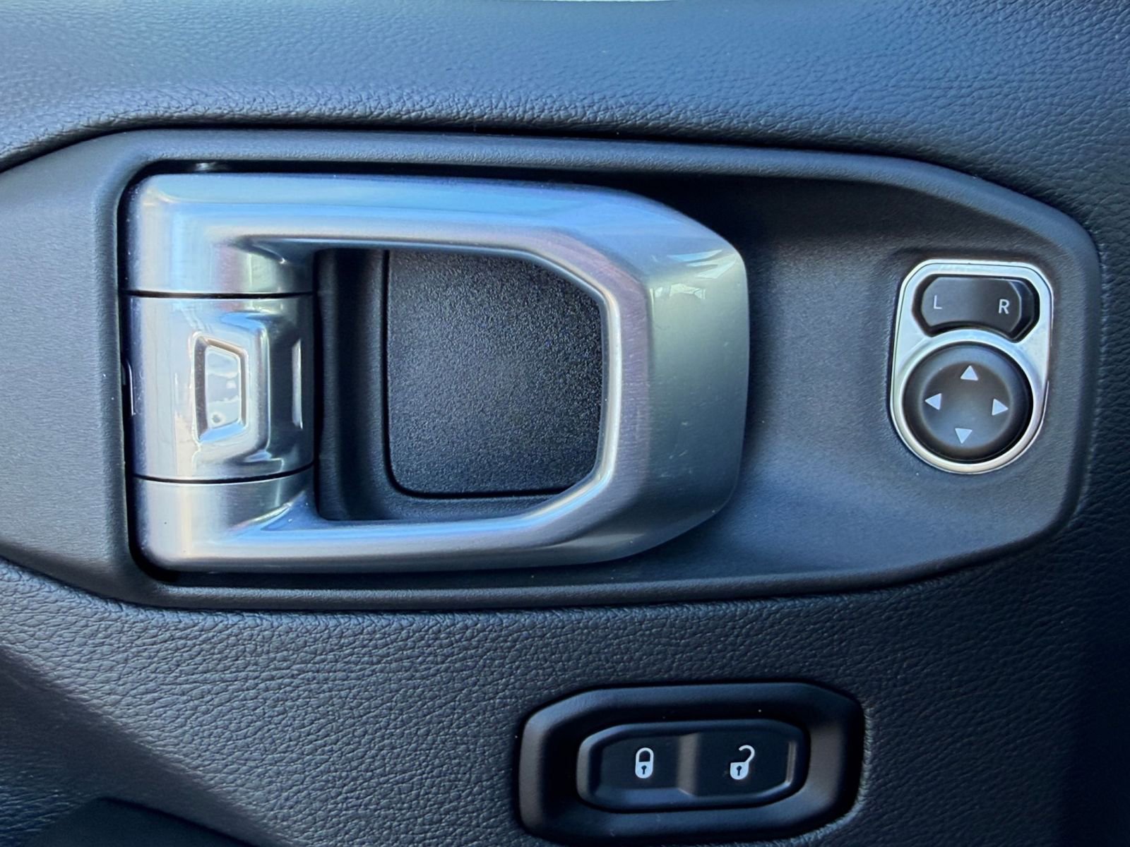 Thumbnail: 2025 Jeep Wrangler - 18