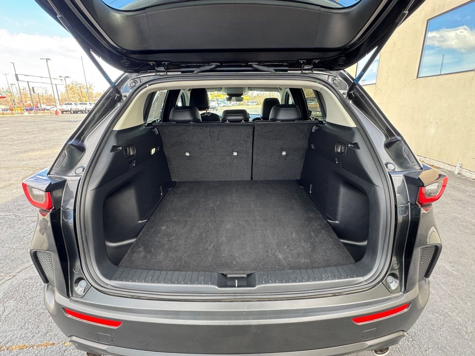 Thumbnail: 2025 Mazda CX-50 - 30