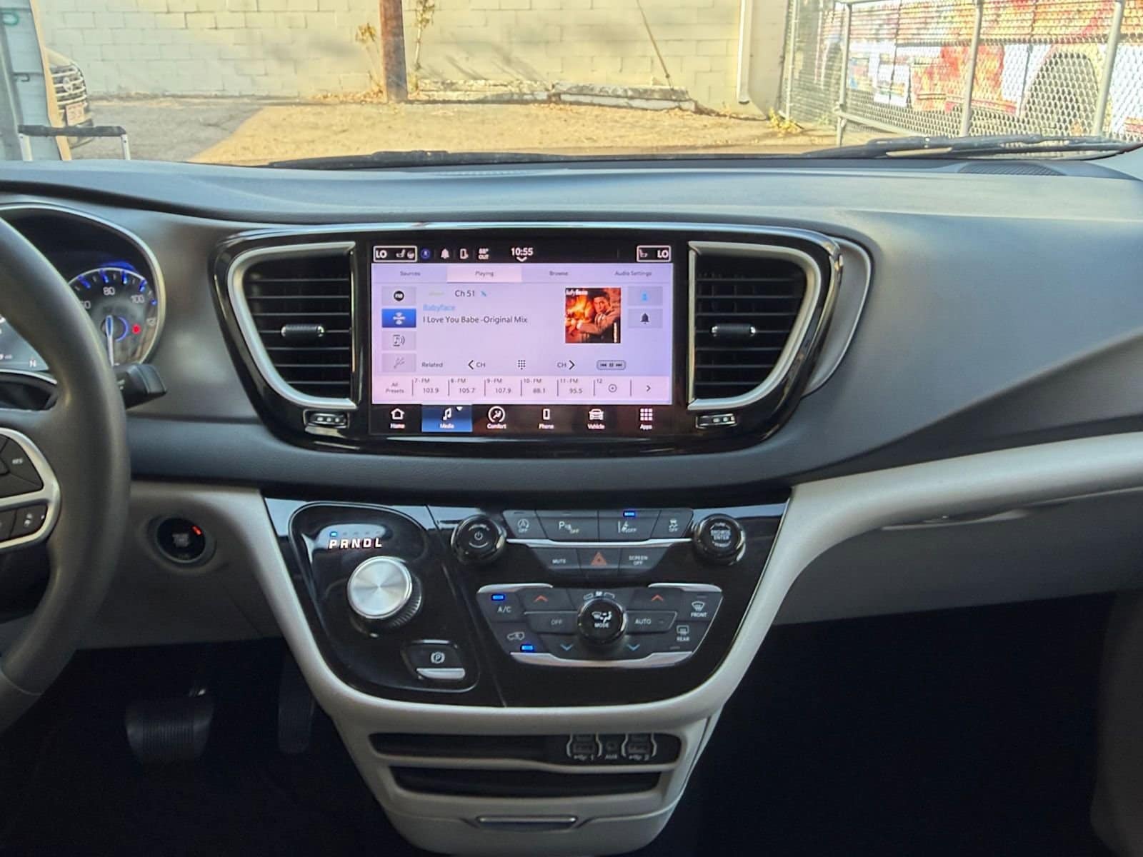 Thumbnail: 2023 Chrysler Pacifica - 20