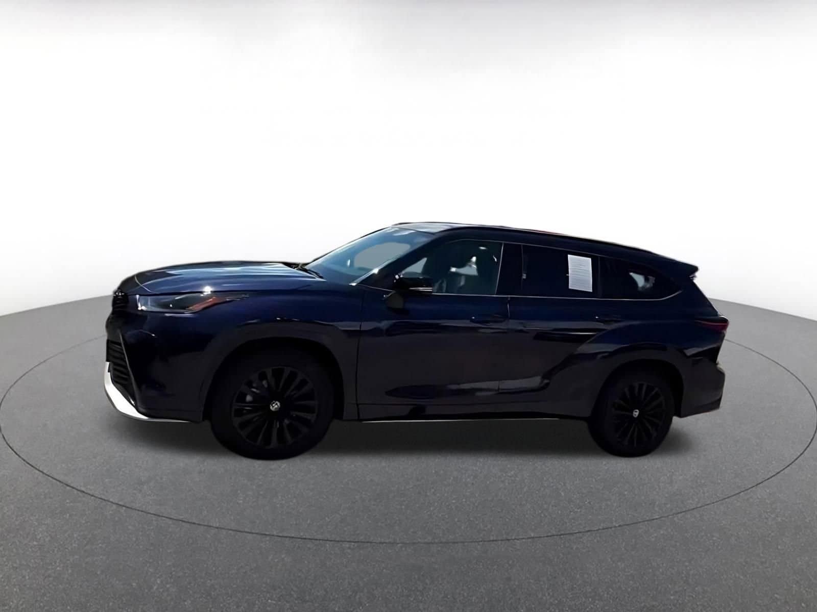 Thumbnail: 2025 Toyota Highlander - 7