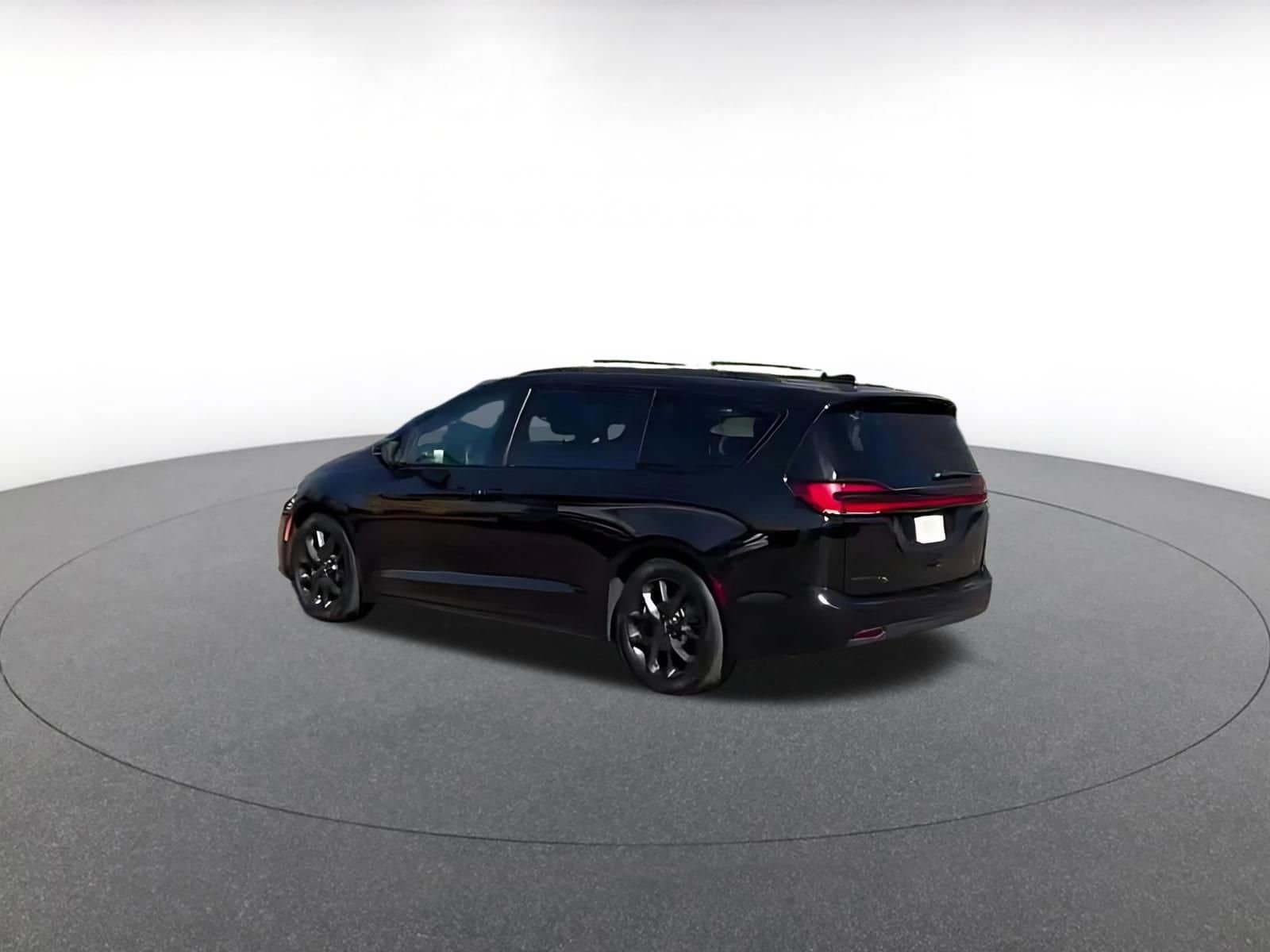 Thumbnail: 2025 Chrysler Pacifica - 7