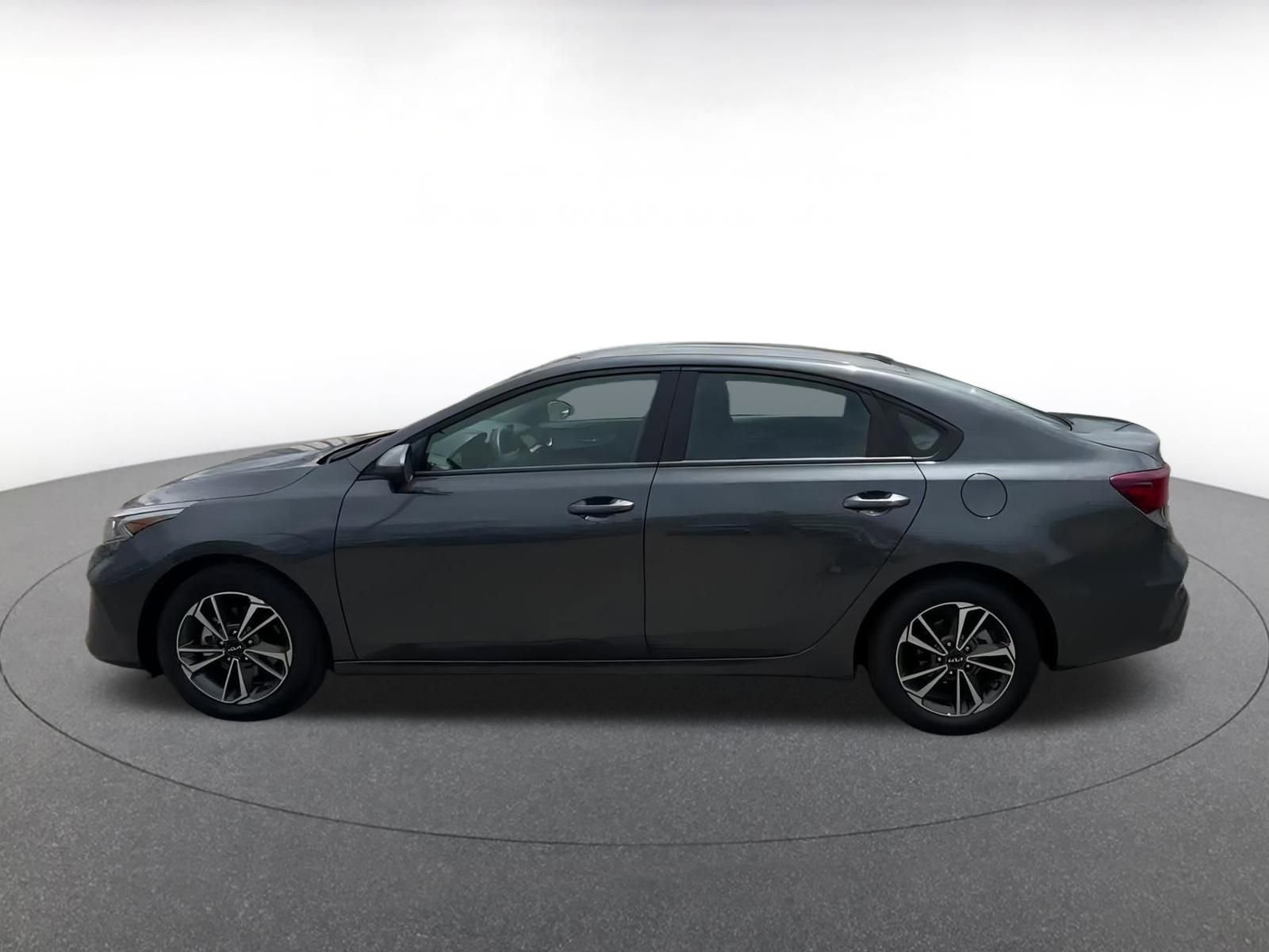 Thumbnail: 2024 Kia Forte - 9