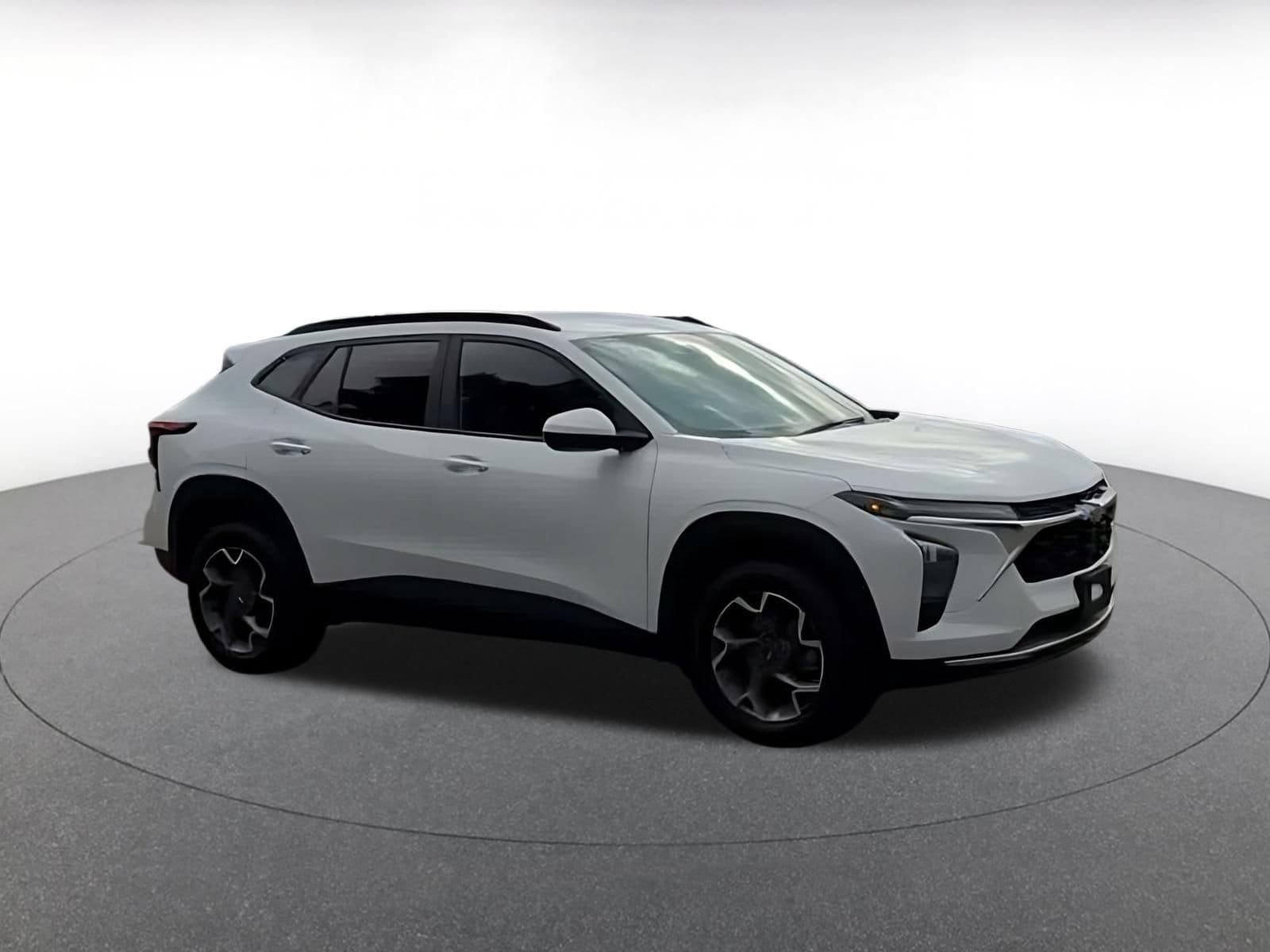Thumbnail: 2025 Chevrolet Trax - 2