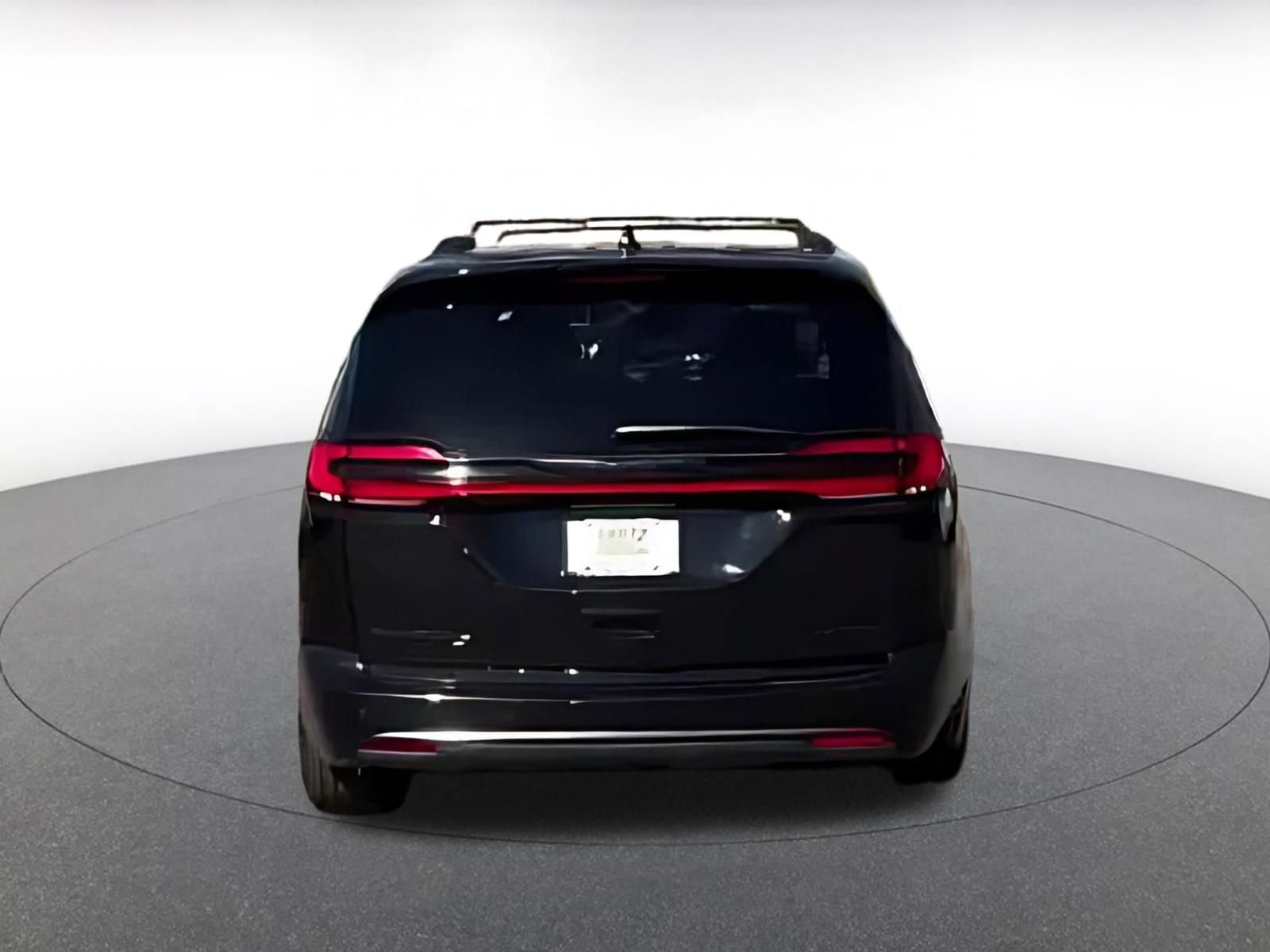 Thumbnail: 2025 Chrysler Pacifica - 8