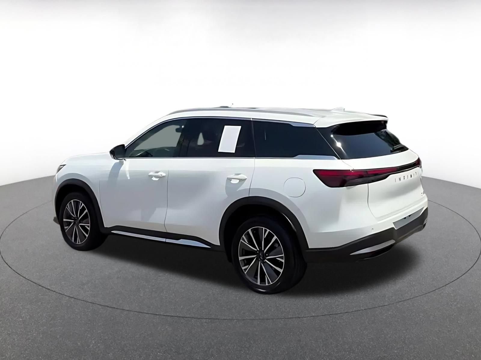 Thumbnail: 2026 INFINITI QX60 - 10