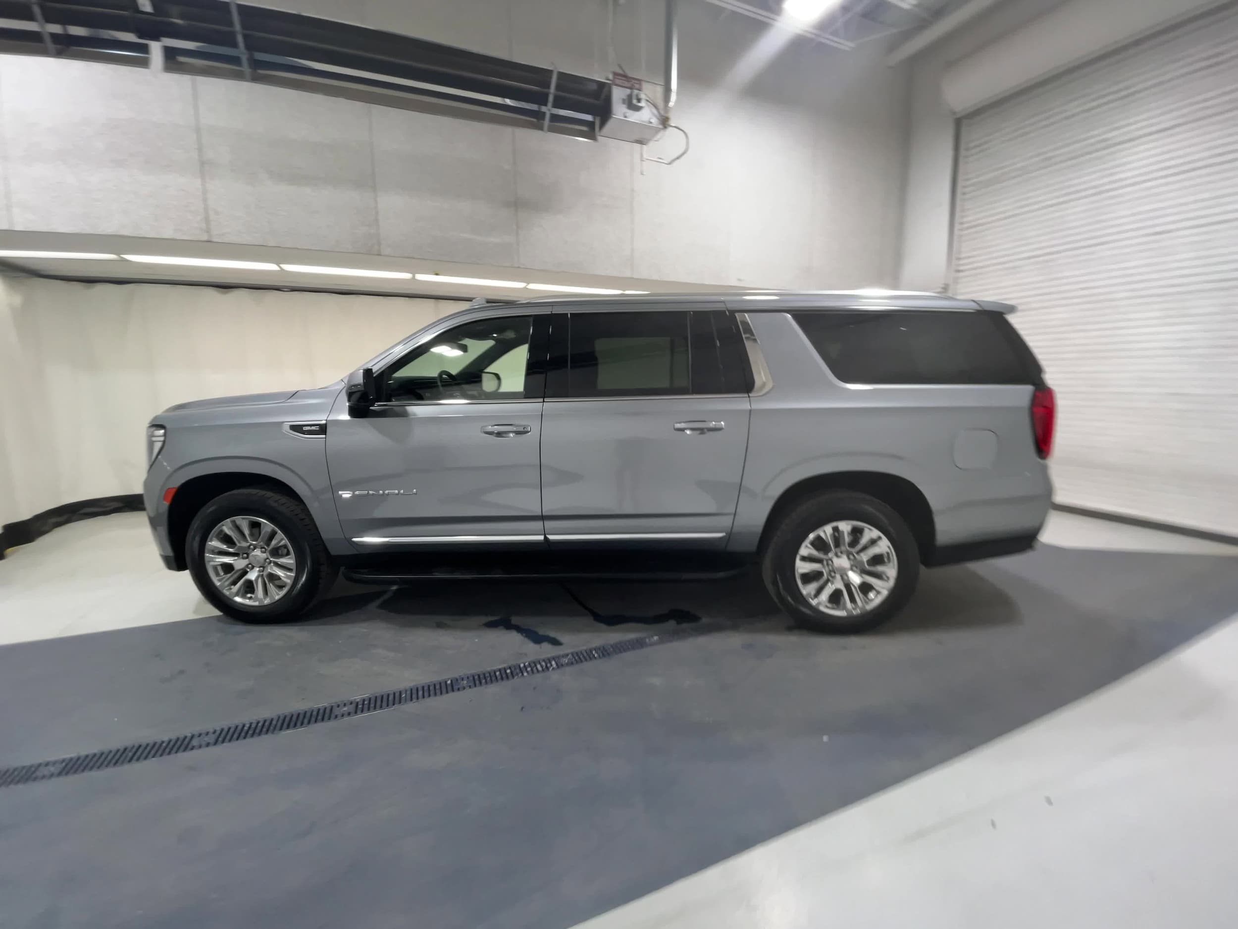 2023 GMC Yukon XL Denali 8