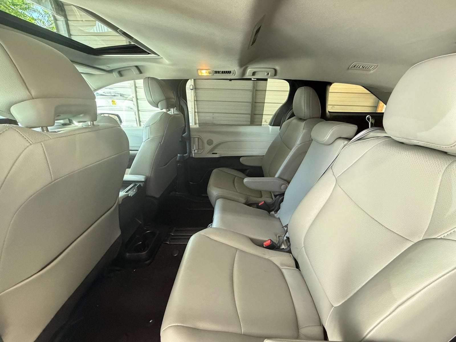 Thumbnail: 2025 Toyota Sienna - 27