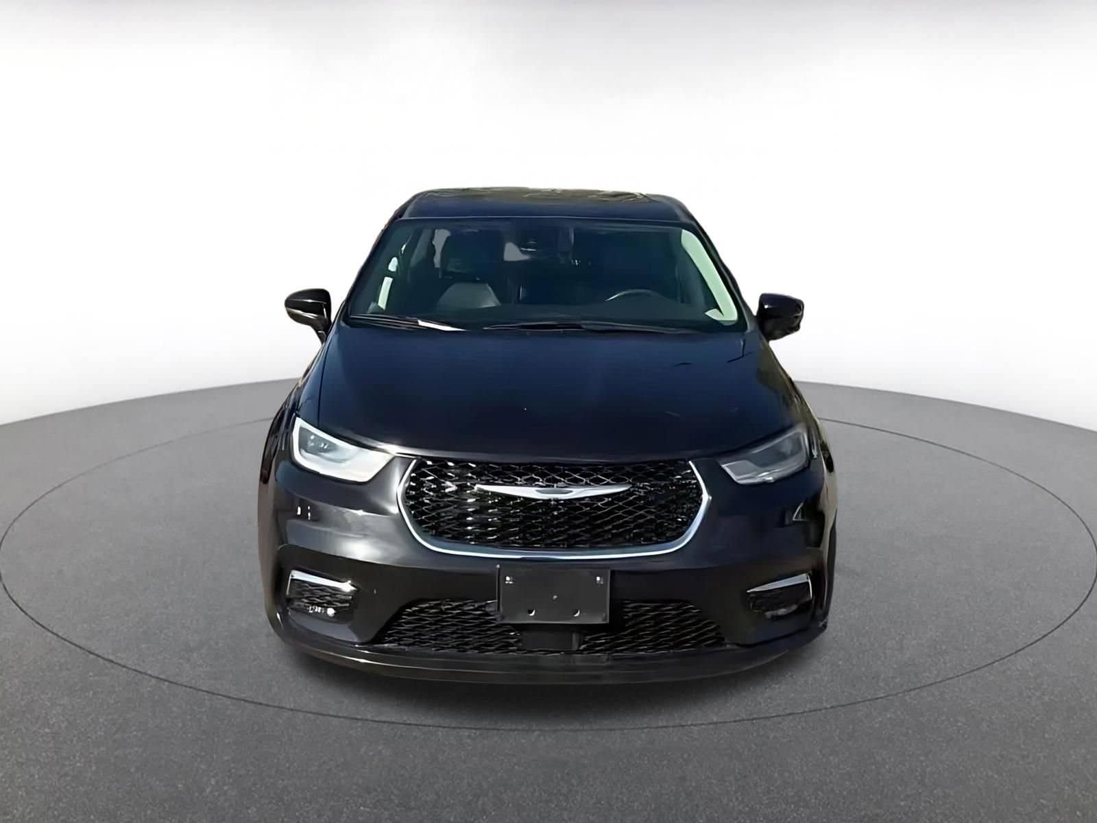 Thumbnail: 2023 Chrysler Pacifica - 4