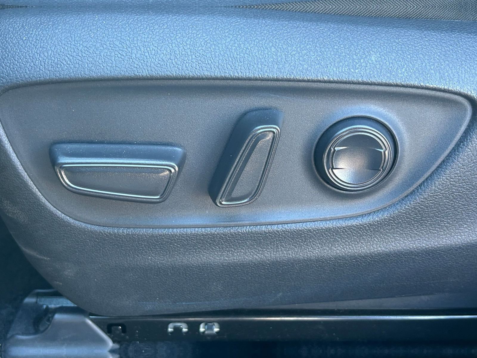 Thumbnail: 2025 Toyota RAV4 - 22