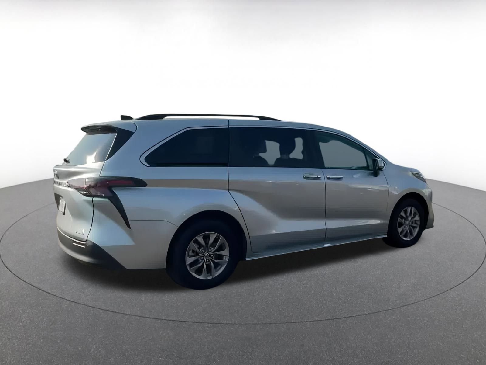 Thumbnail: 2024 Toyota Sienna - 14
