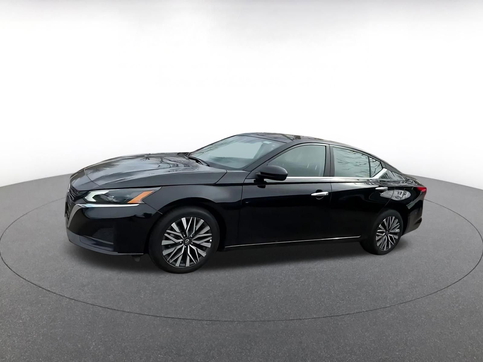 Thumbnail: 2025 Nissan Altima - 8