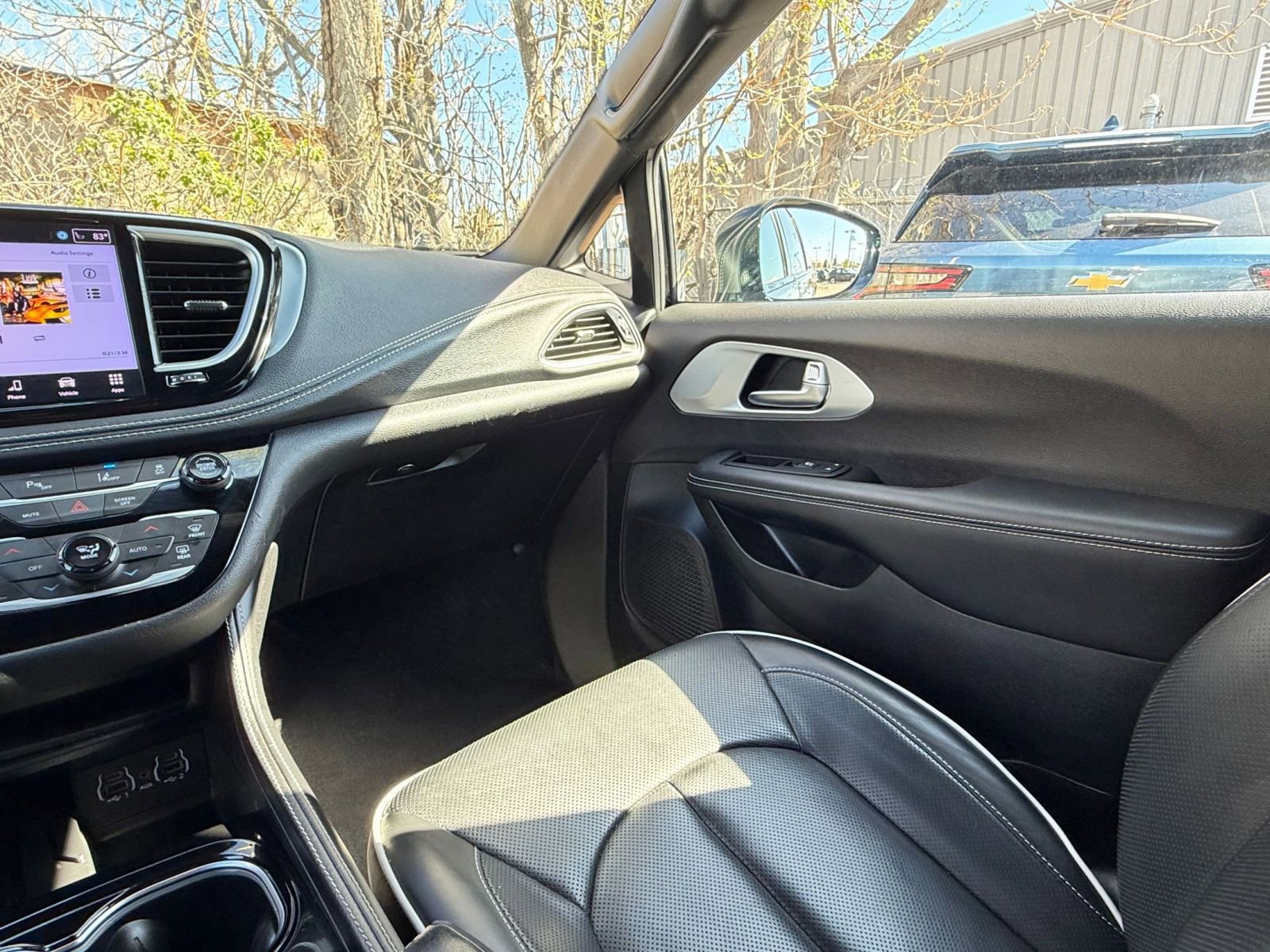 Thumbnail: 2025 Chrysler Pacifica - 35